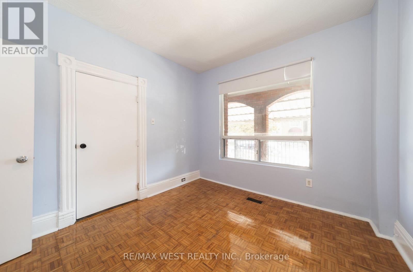 Main - 862 Ossington Avenue, Toronto, Ontario  M6G 3V1 - Photo 4 - W14116182