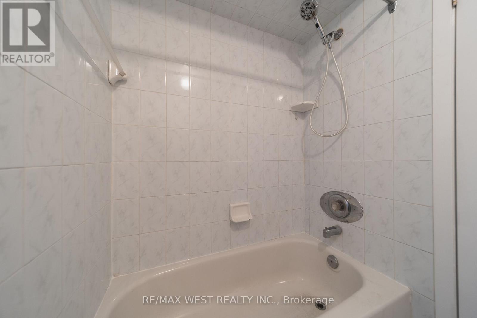 Main - 862 Ossington Avenue, Toronto, Ontario  M6G 3V1 - Photo 8 - W14116182