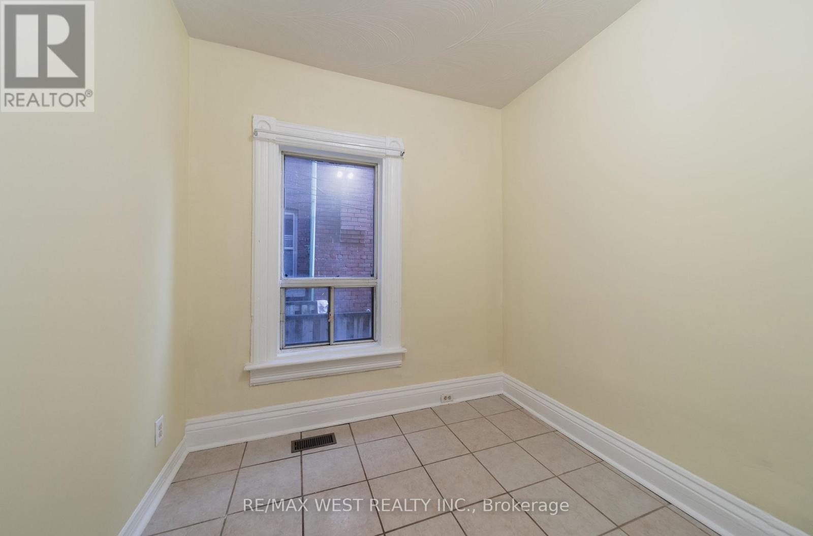 Main - 862 Ossington Avenue, Toronto, Ontario  M6G 3V1 - Photo 9 - W14116182