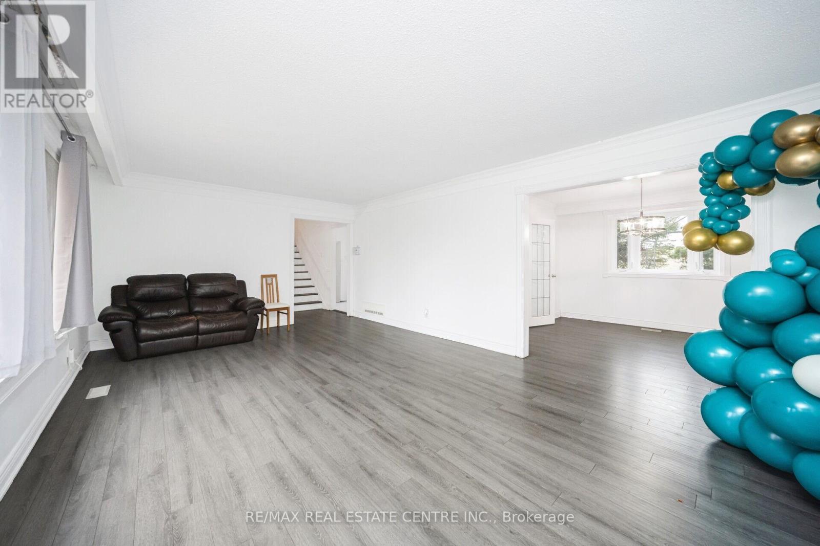 15095 Dixie Road, Caledon, Ontario  L7C 2N1 - Photo 7 - W14116194