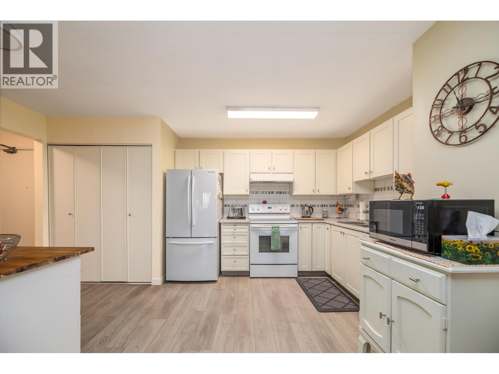 187 Warren Avenue Unit# 304, Penticton, British Columbia  V2A 3N1 - Photo 2 - 10404505