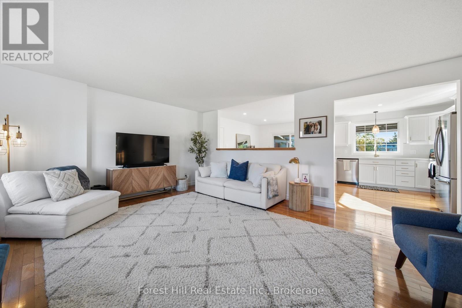 31 Mckean Boulevard, Clearview, Ontario  L0M 1P0 - Photo 8 - S14116540