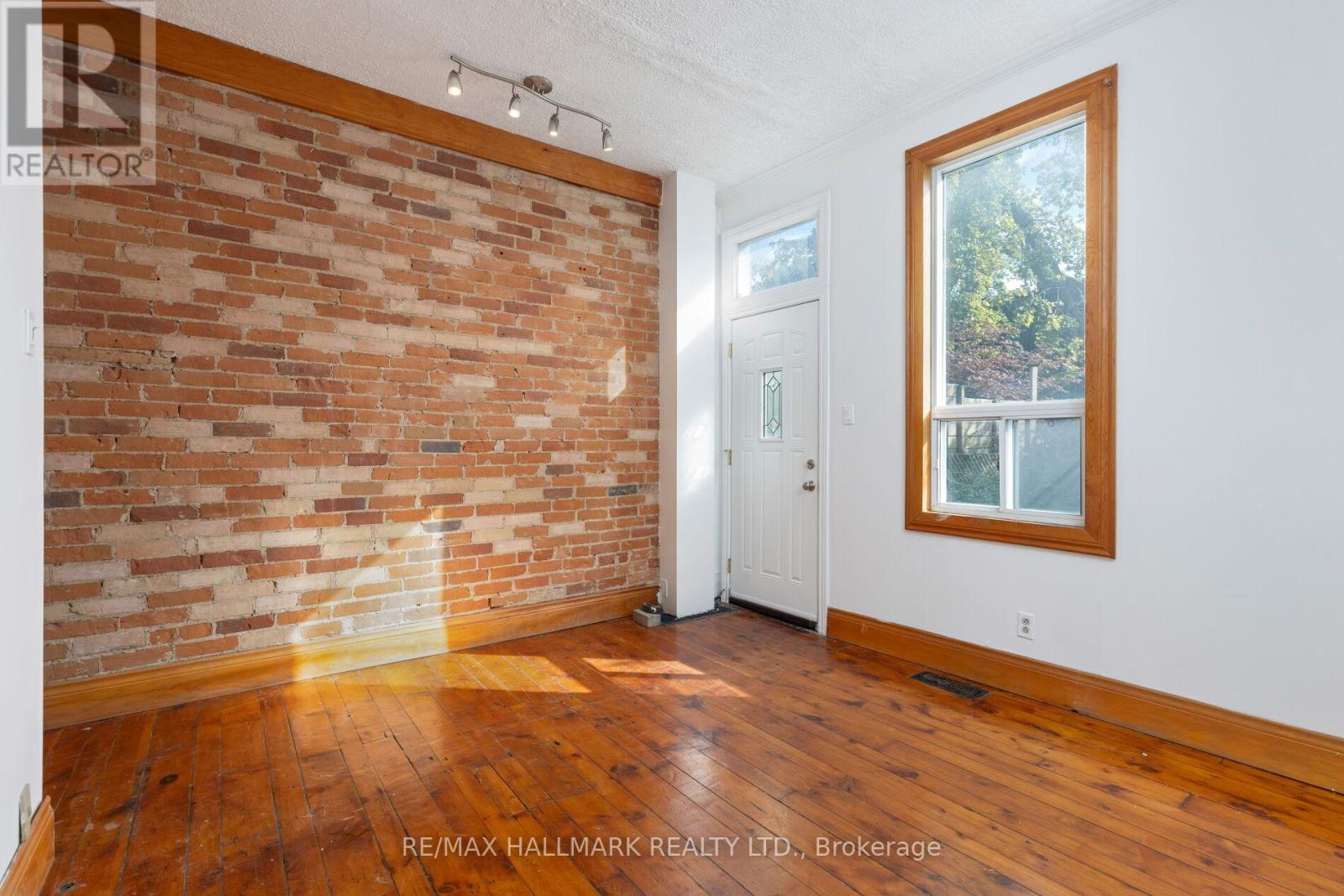 10 Woodgreen Place, Toronto, Ontario  M4M 2J2 - Photo 12 - E14116428