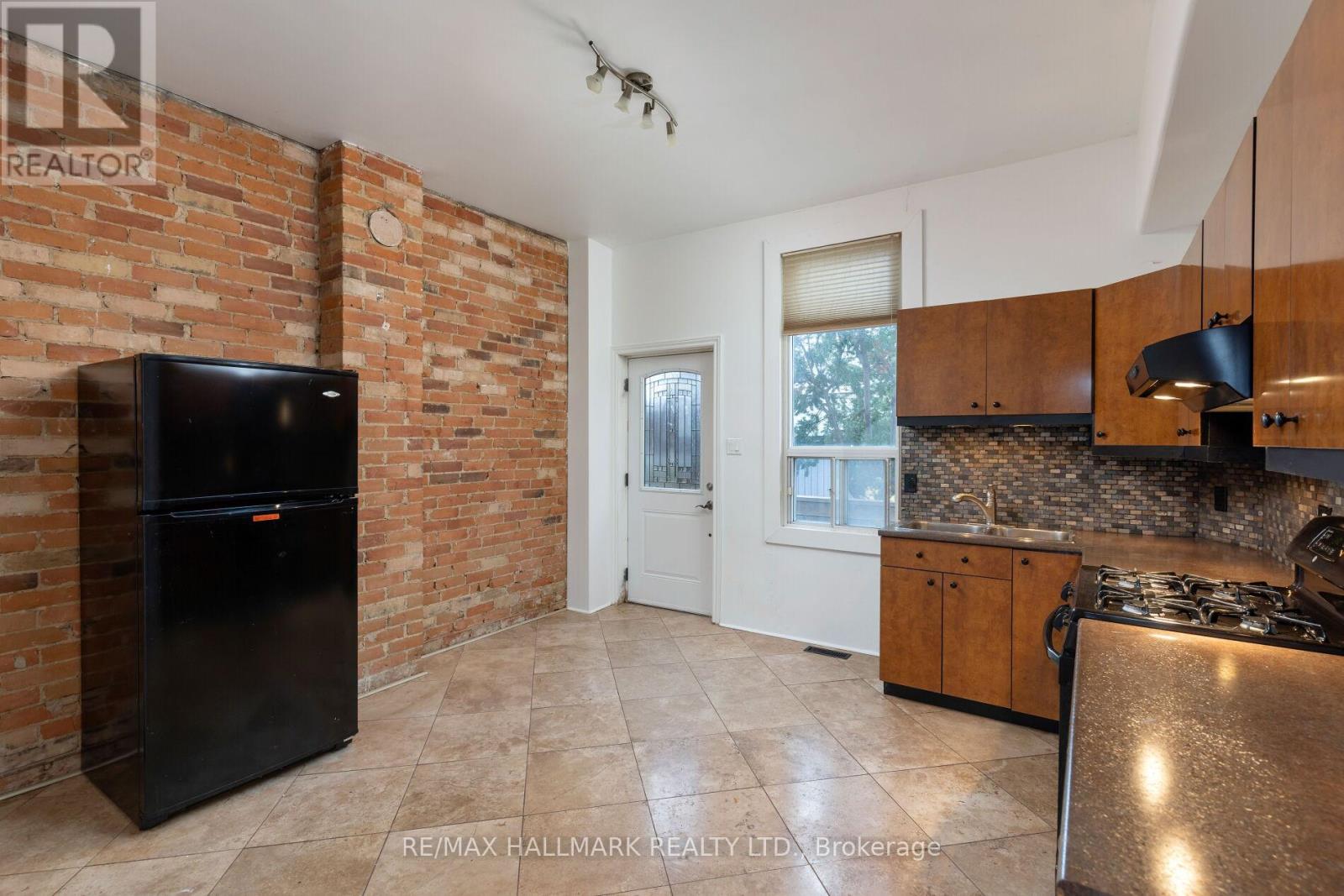 10 Woodgreen Place, Toronto, Ontario  M4M 2J2 - Photo 4 - E14116428