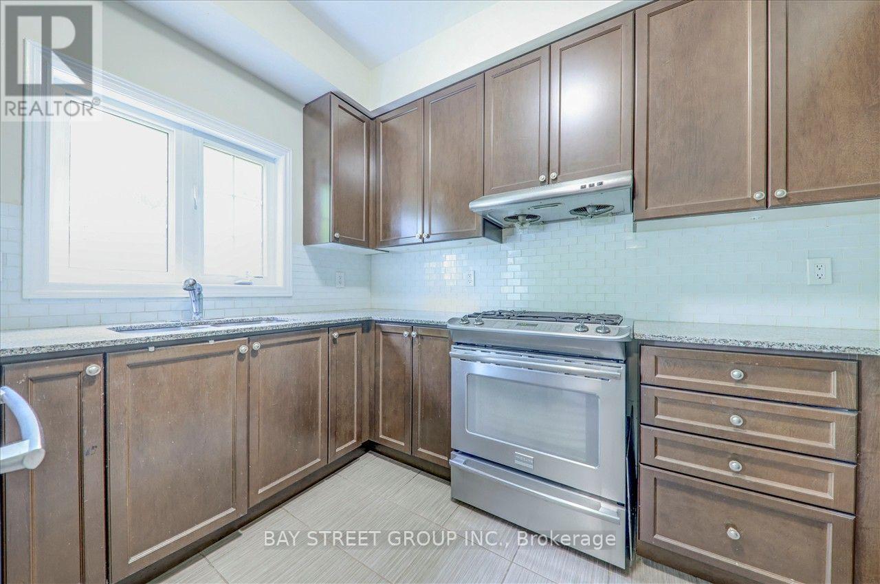 2485 Earl Grey Avenue, Pickering, Ontario  L1X 0B9 - Photo 16 - E14116490