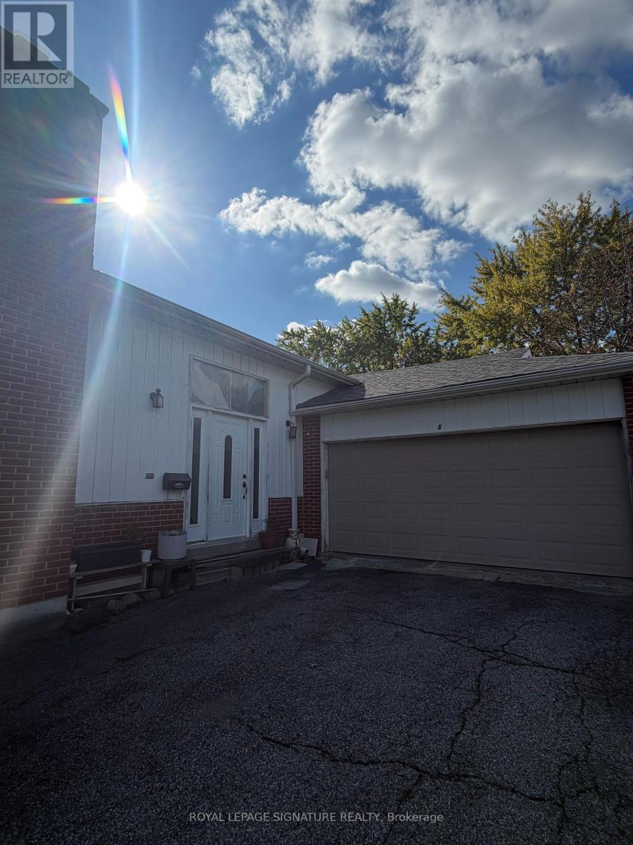 8 King Louis Crescent, Toronto, Ontario  M1T 2W8 - Photo 2 - E14116506