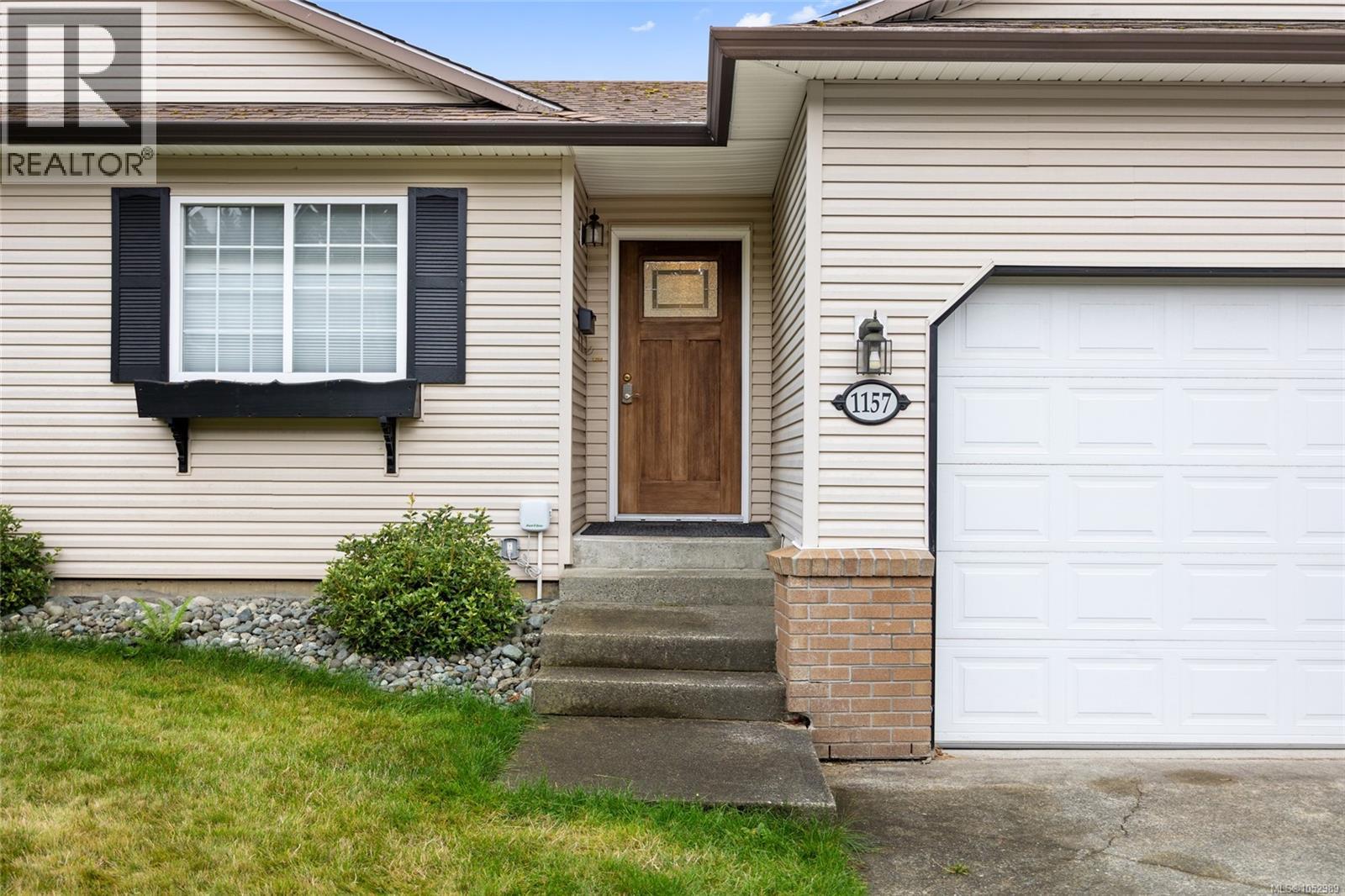 1157 View Pl