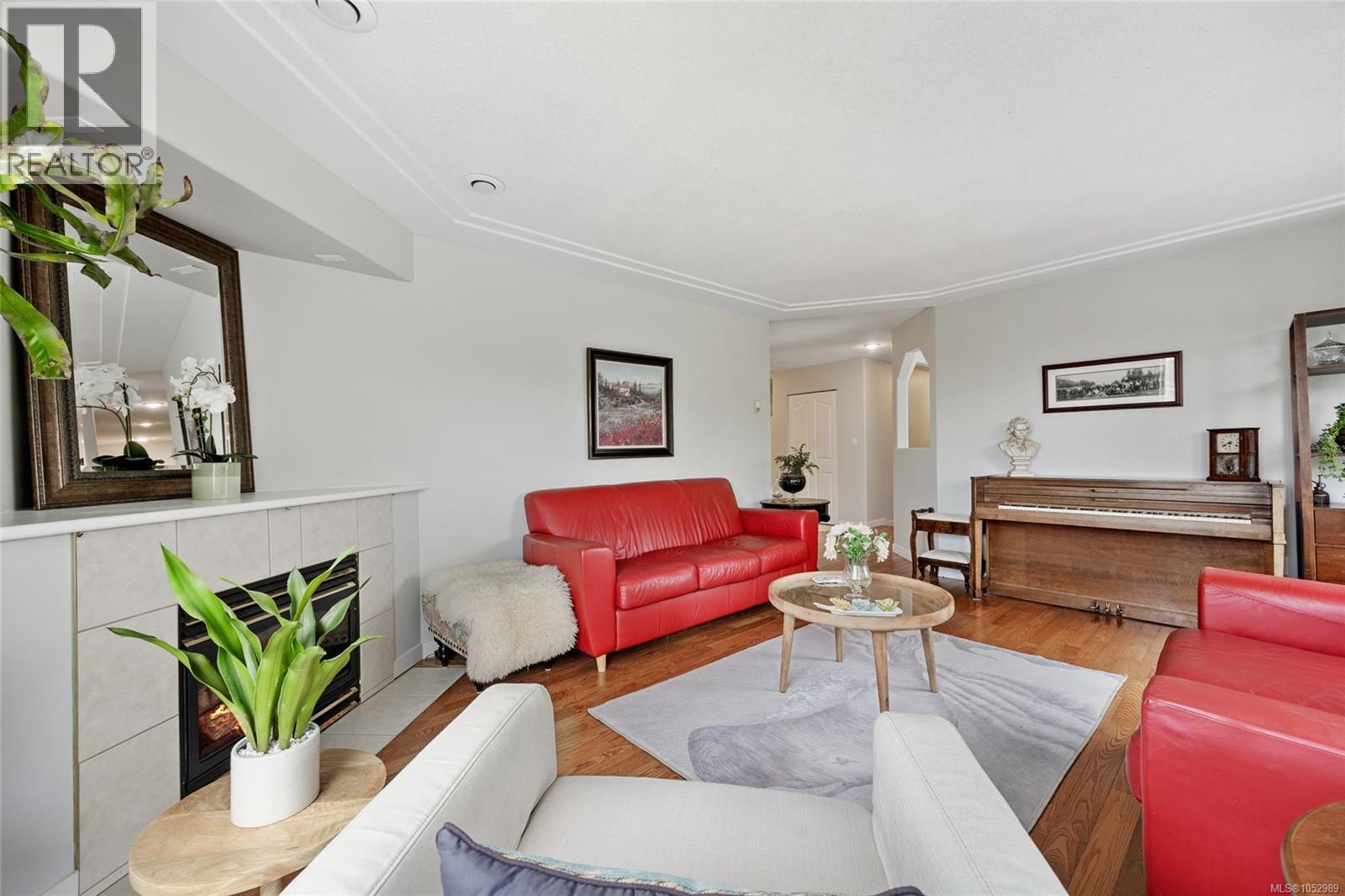 1157 View Pl