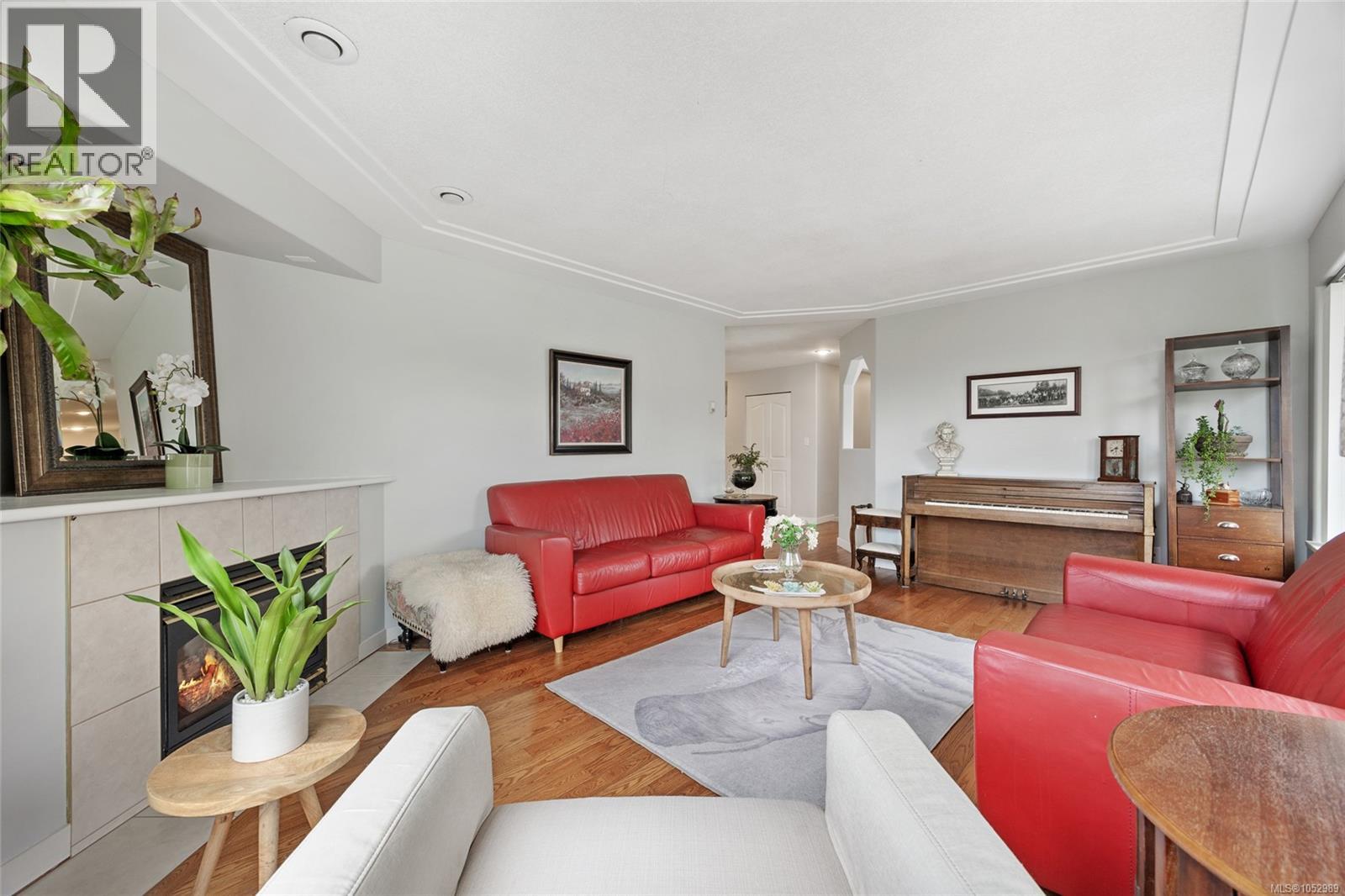 1157 View Pl