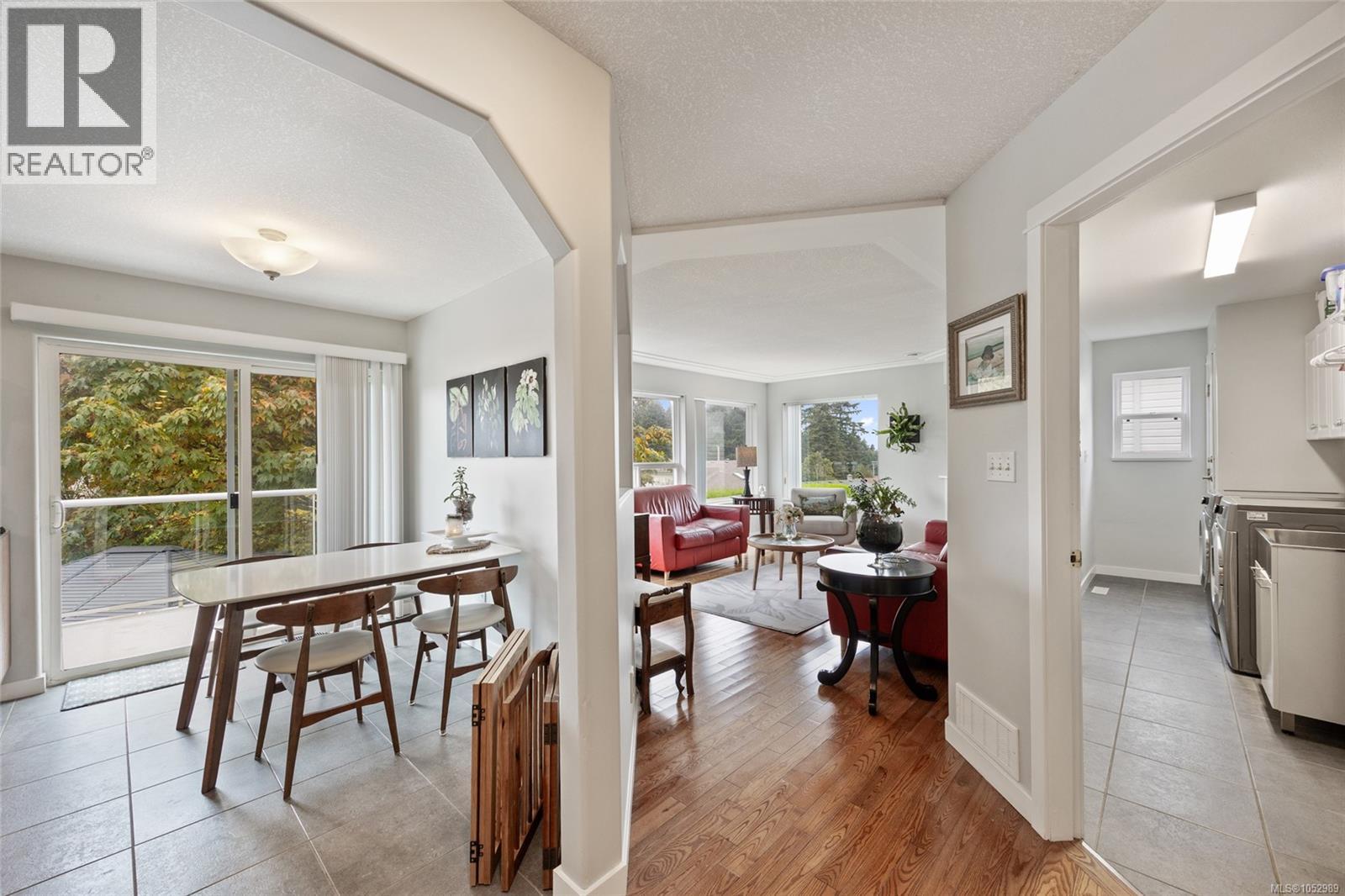 1157 View Pl