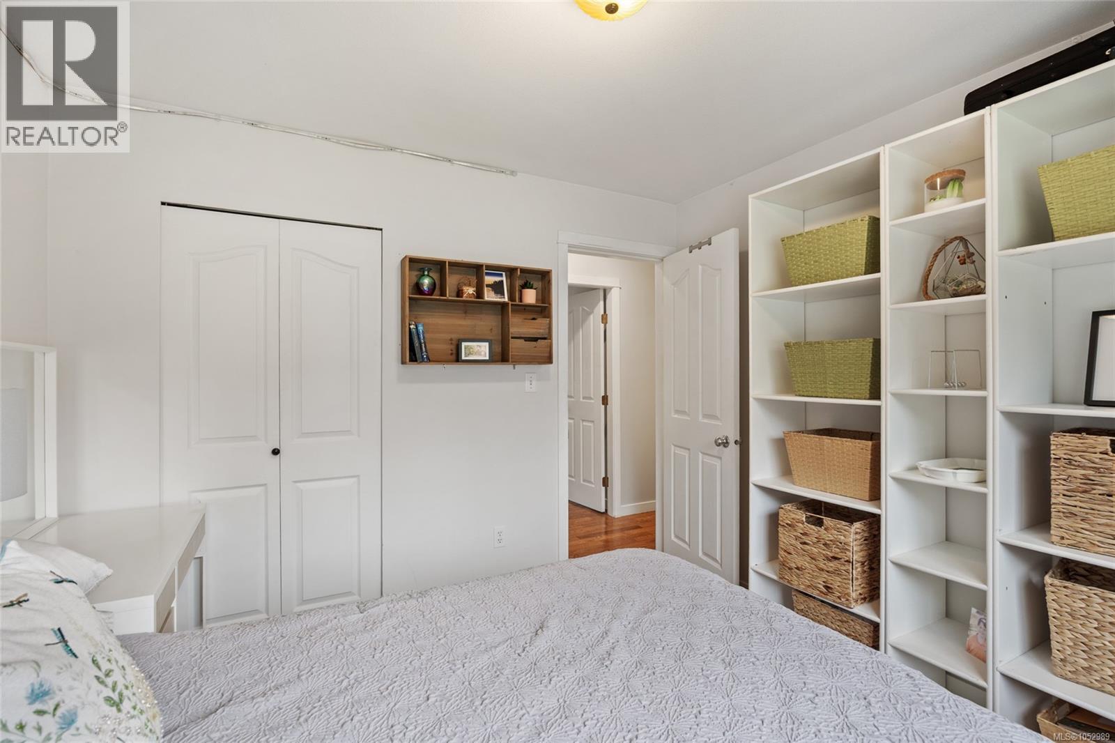 1157 View Pl