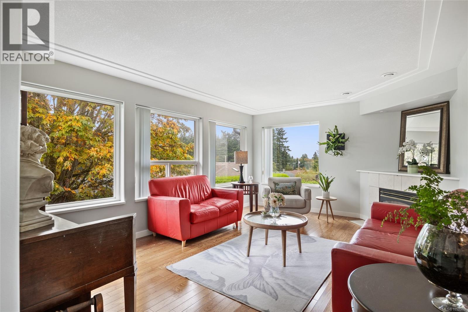 1157 View Pl