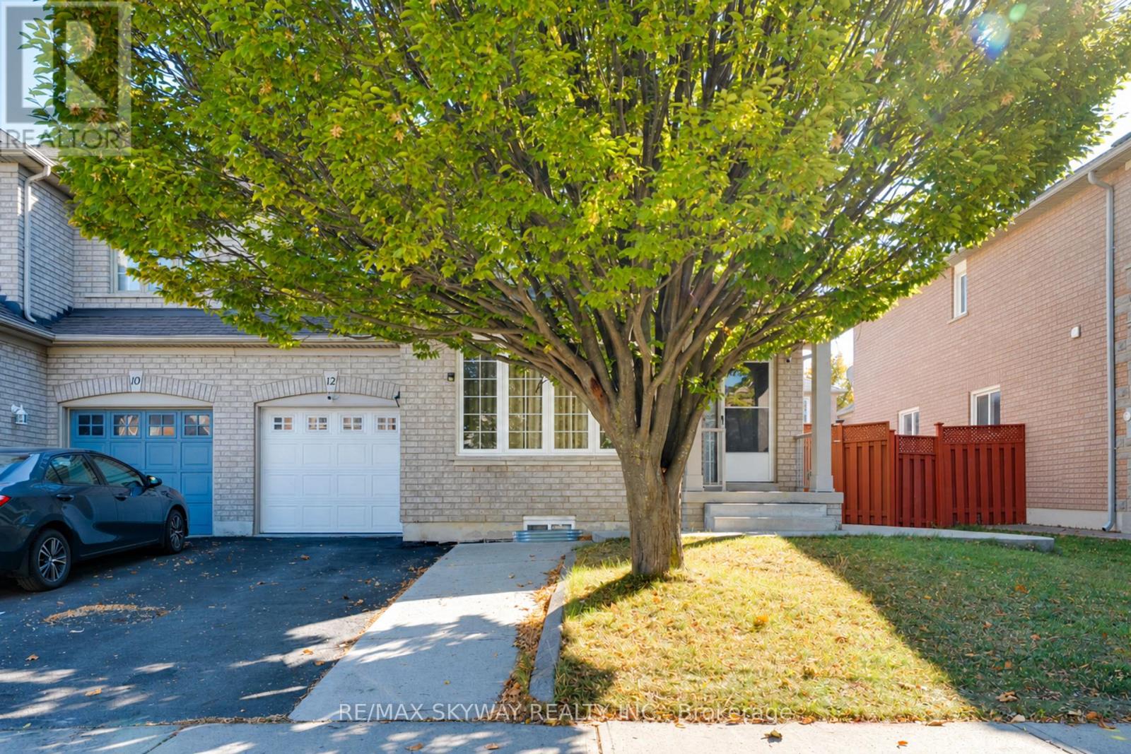 12 Barrier Reef Lane, Brampton, Ontario L6R 2A4 - Photo 2 - W14116376