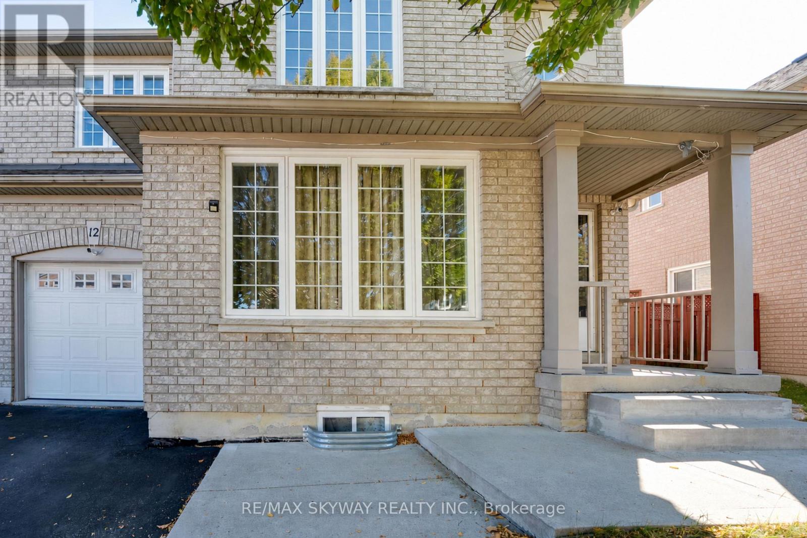 12 Barrier Reef Lane, Brampton, Ontario L6R 2A4 - Photo 3 - W14116376