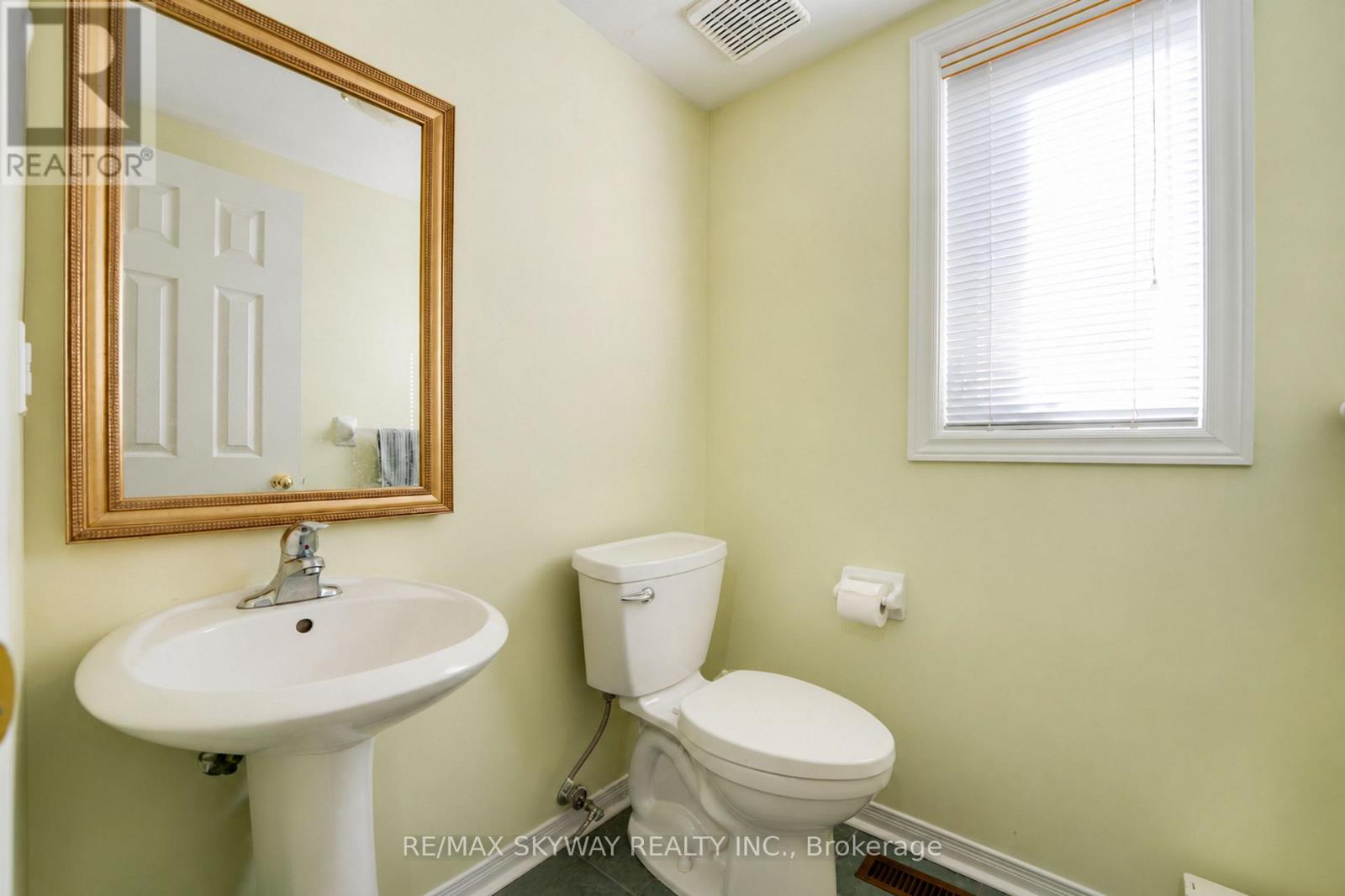 12 Barrier Reef Lane, Brampton, Ontario L6R 2A4 - Photo 7 - W14116376