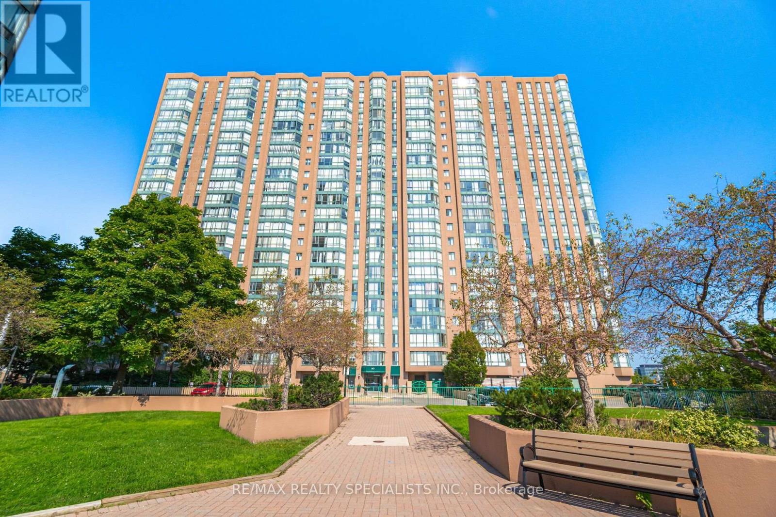 813 - 145 HILLCREST AVENUE, Mississauga, Ontario