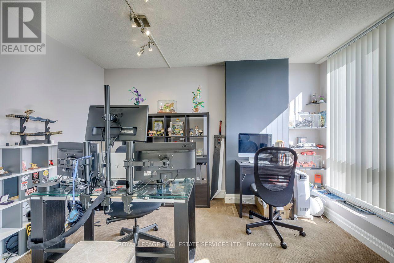 Uph 02 - 25 Fairview Road W, Mississauga, Ontario  L5B 3Y8 - Photo 28 - W14114032