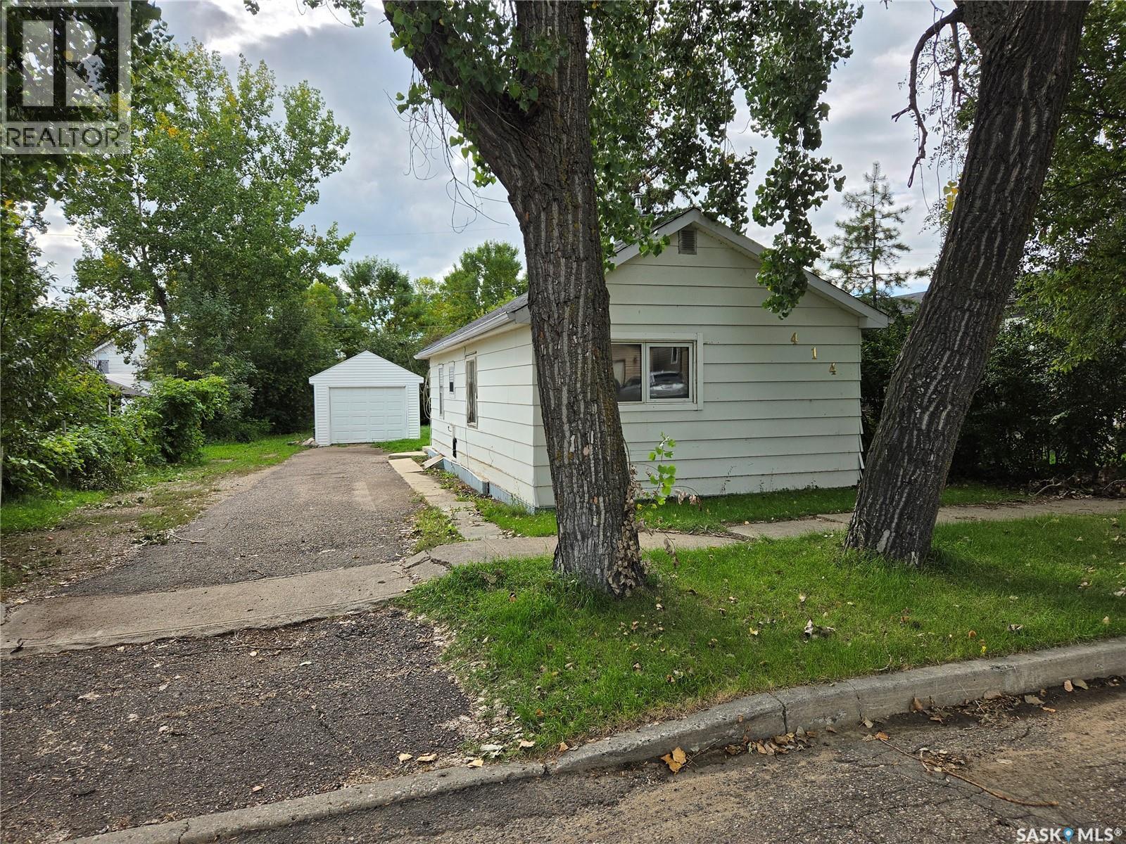 414 Young Street, Bienfait, Saskatchewan  S0C 0M0 - Photo 3 - SK051596
