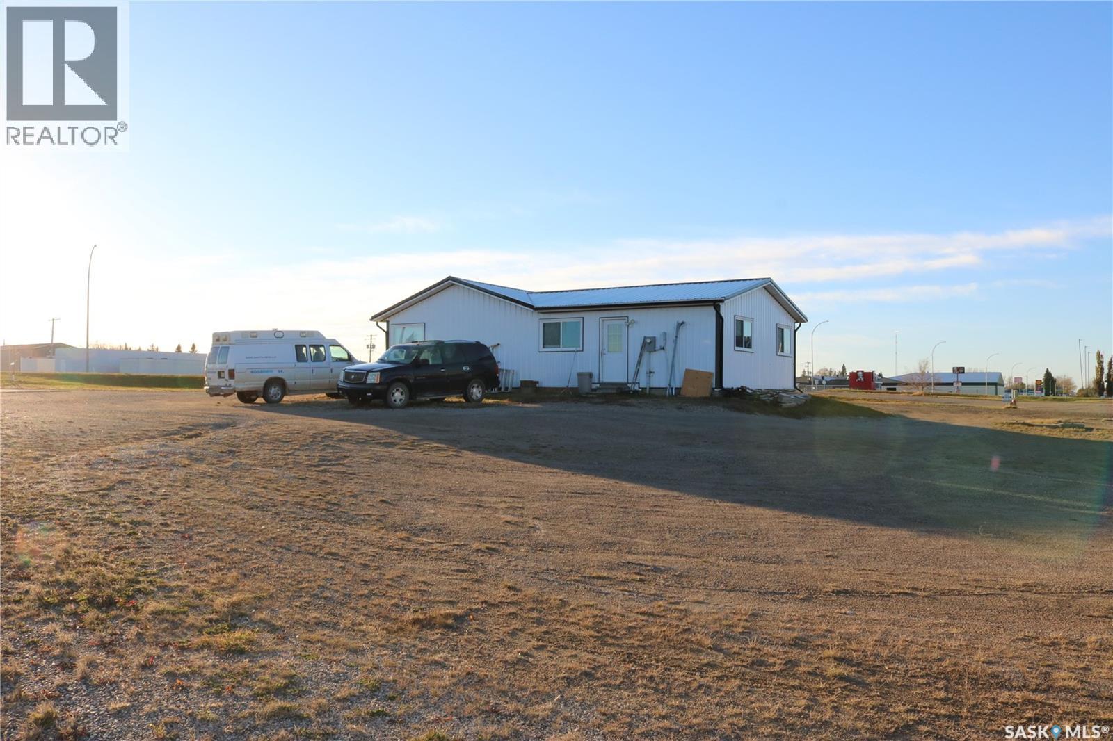 1402 Park Avenue, Moosomin, Saskatchewan S0G 3N0 - Photo 4 - SK051953