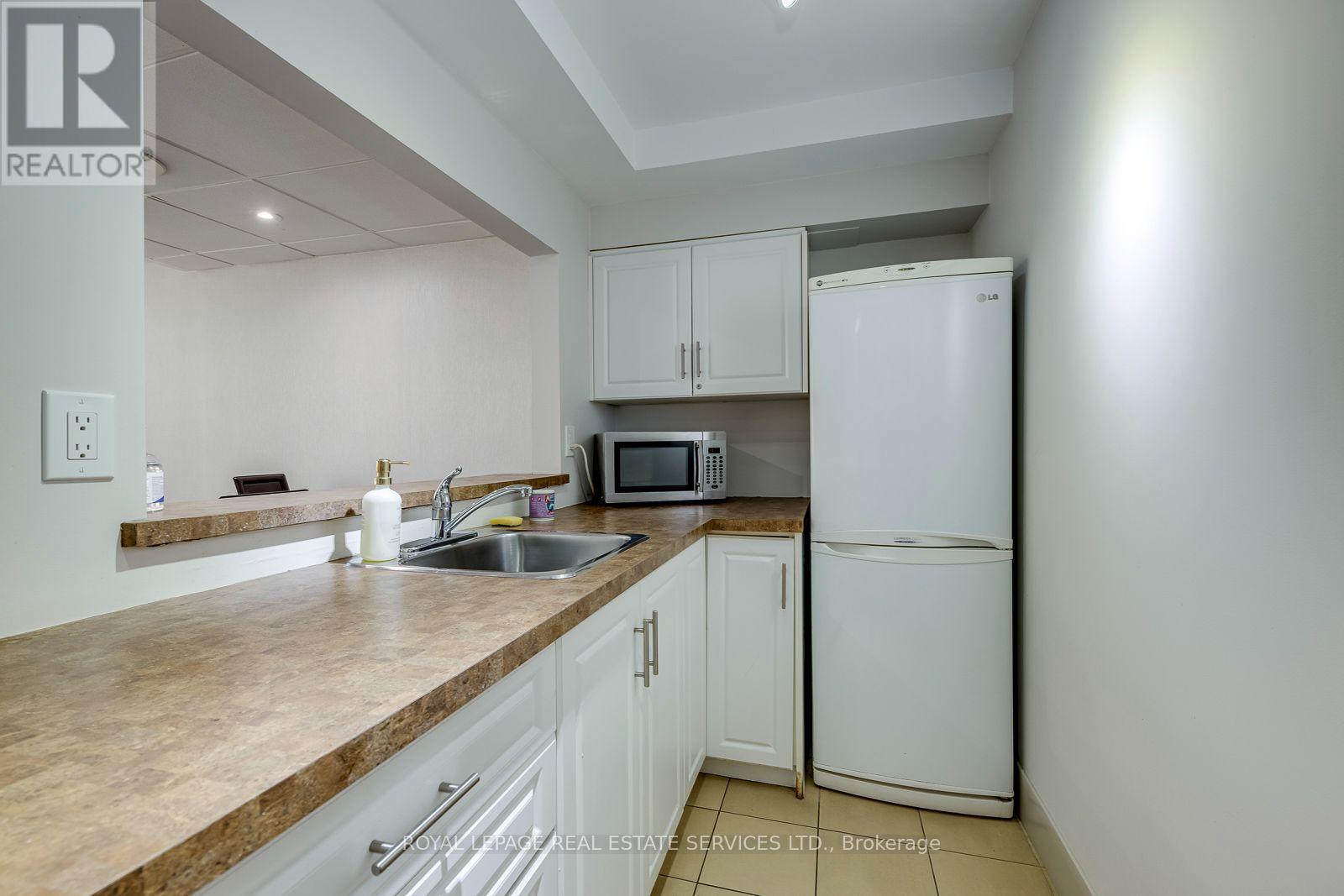 Uph 02 - 25 Fairview Road W, Mississauga, Ontario  L5B 3Y8 - Photo 48 - W14114032