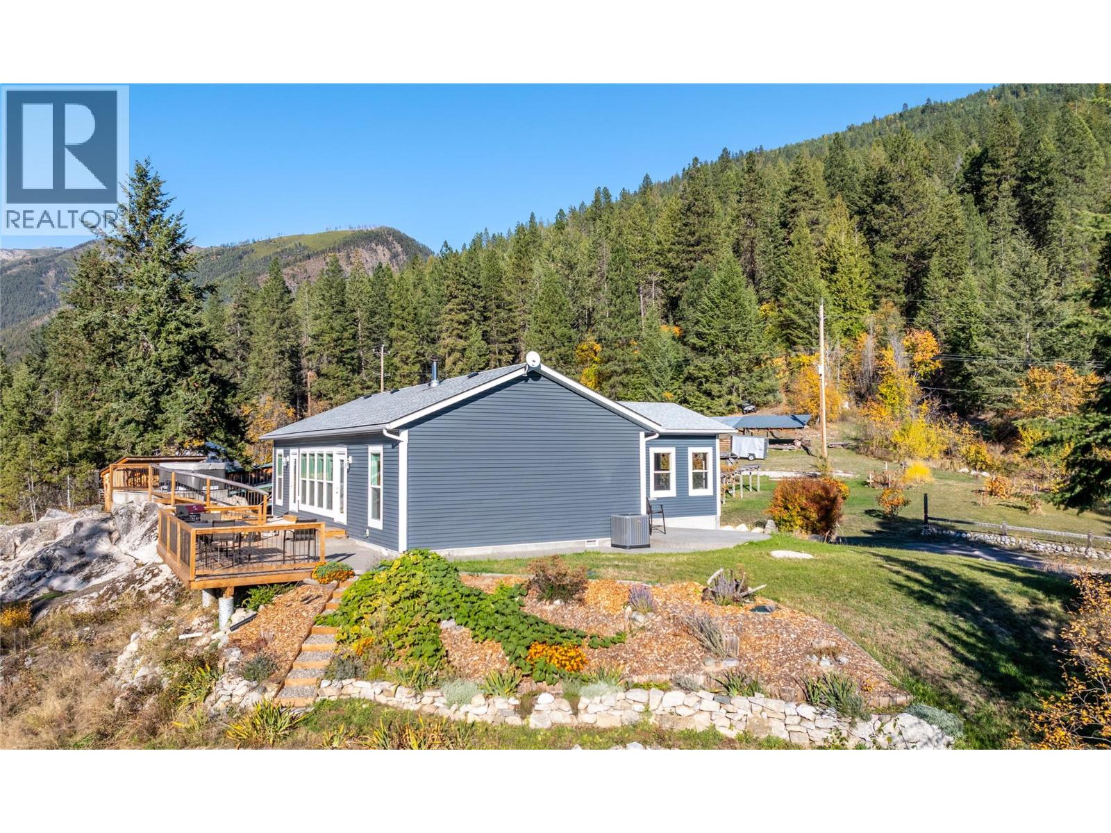 8732 3A Highway Sirdar, BC V0B2N1_63