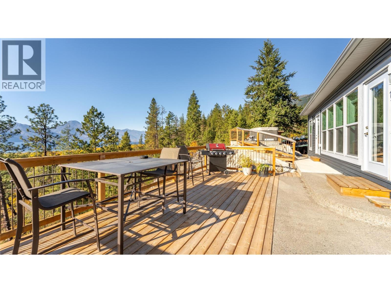 8732 3A Highway Sirdar, BC V0B2N1_30