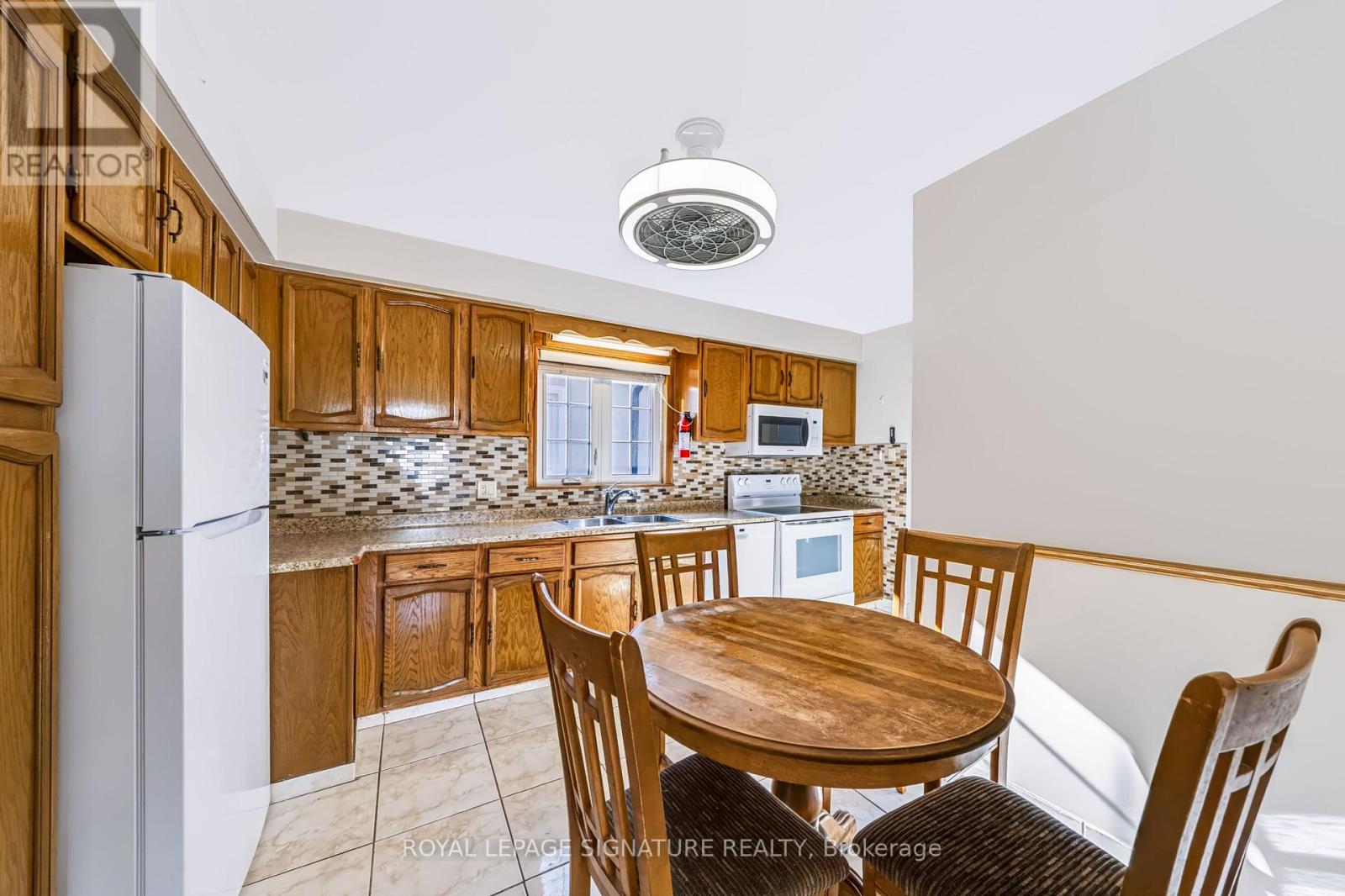 1377 Birchmount Road, Toronto, Ontario  M1P 2E2 - Photo 12 - E14116584