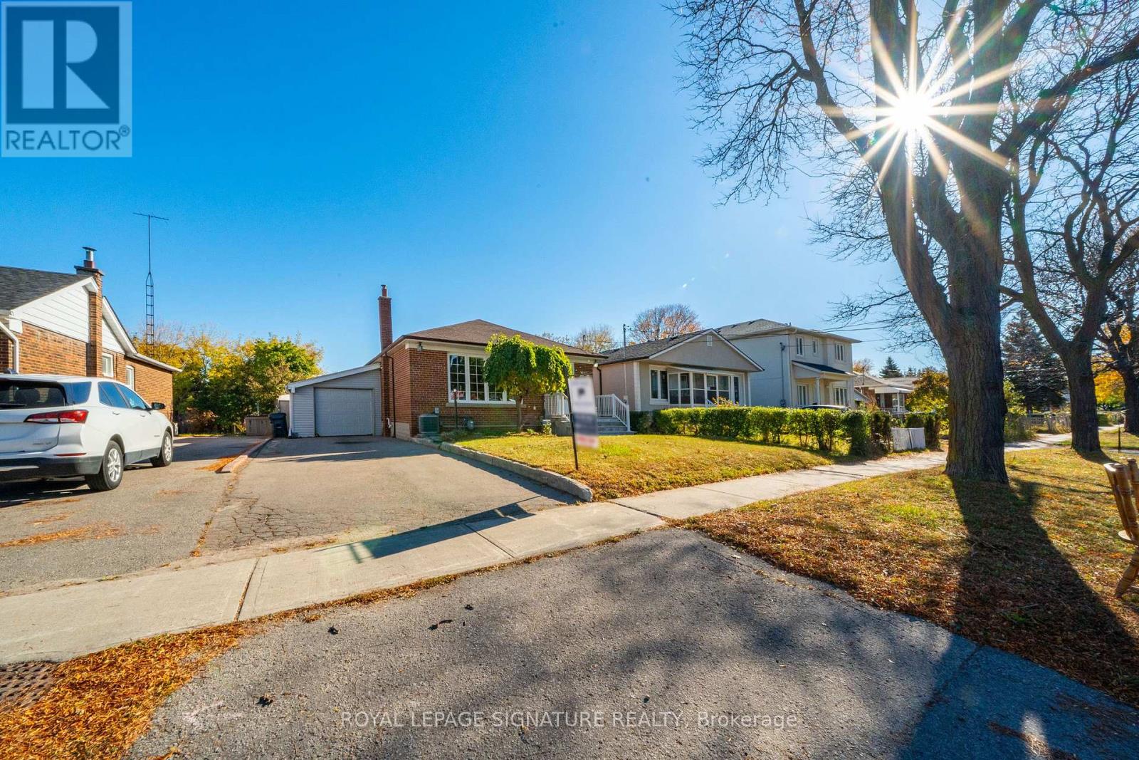 1377 Birchmount Road, Toronto, Ontario  M1P 2E2 - Photo 2 - E14116584