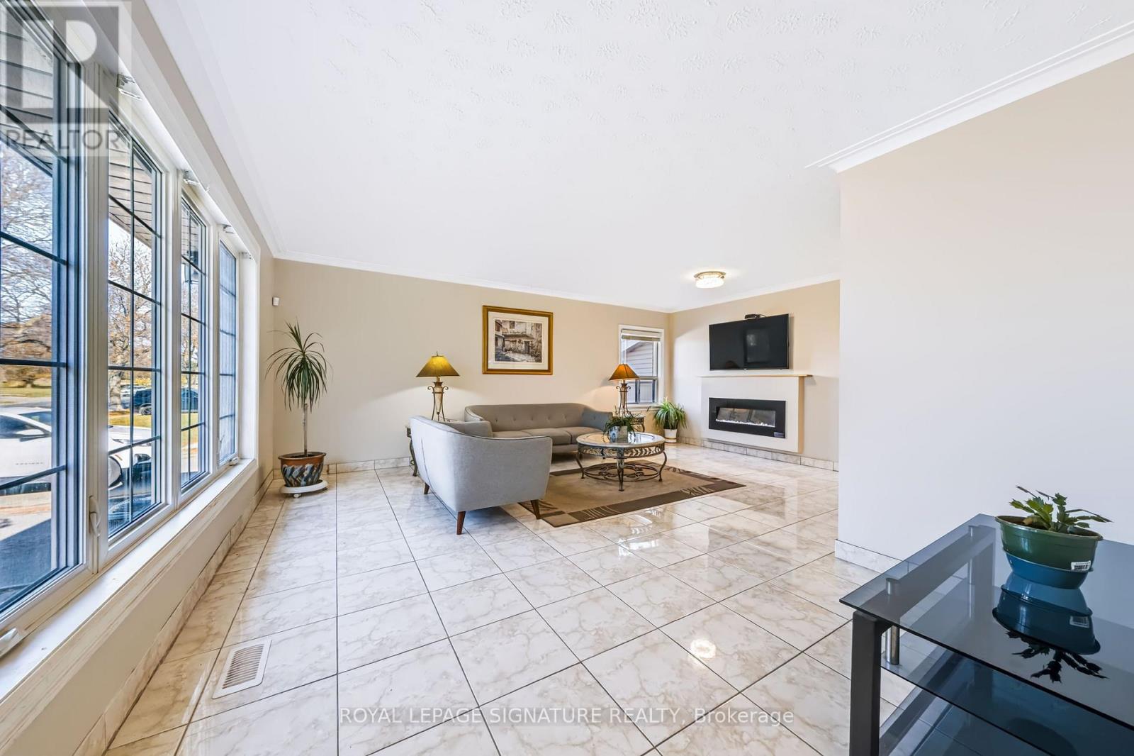 1377 Birchmount Road, Toronto, Ontario  M1P 2E2 - Photo 5 - E14116584