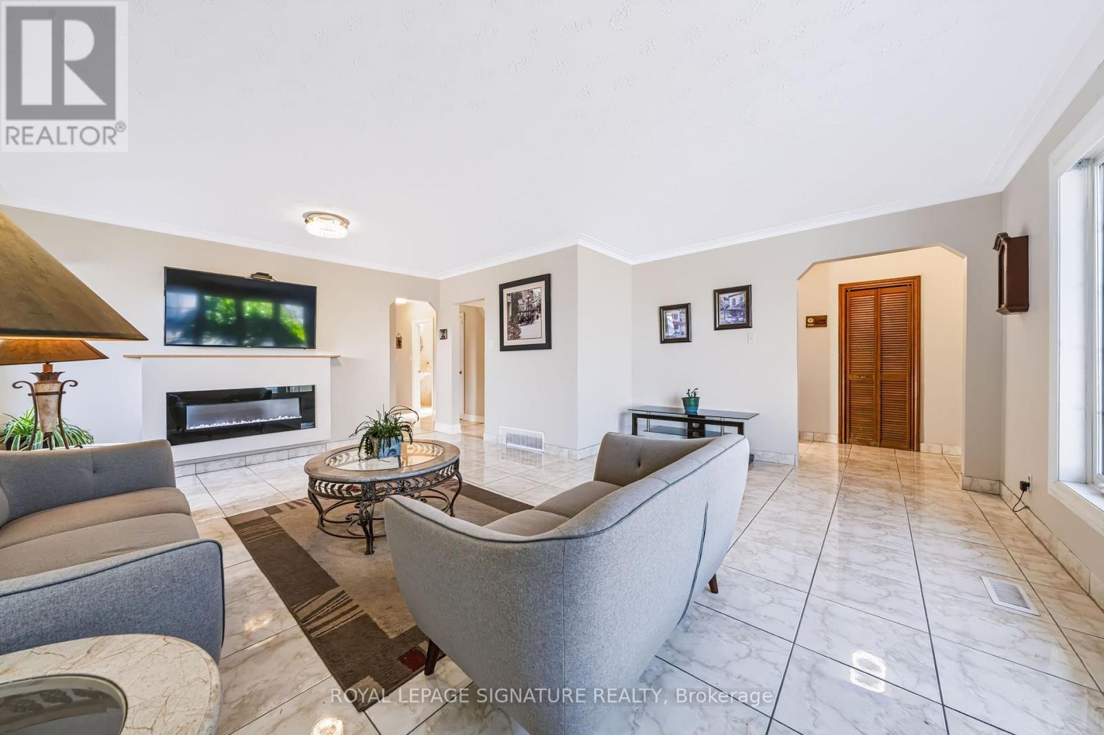1377 Birchmount Road, Toronto, Ontario  M1P 2E2 - Photo 6 - E14116584