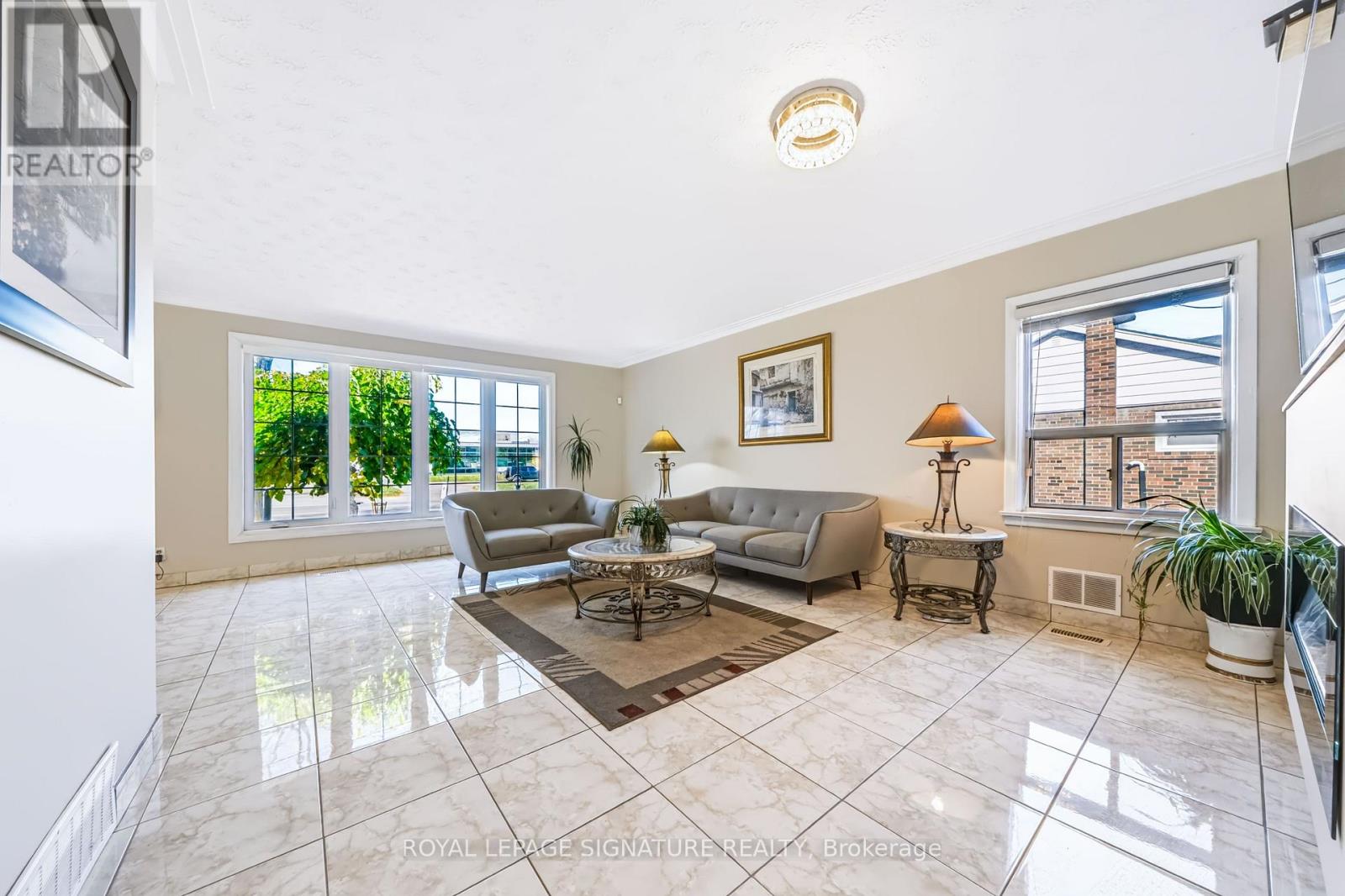 1377 Birchmount Road, Toronto, Ontario  M1P 2E2 - Photo 8 - E14116584