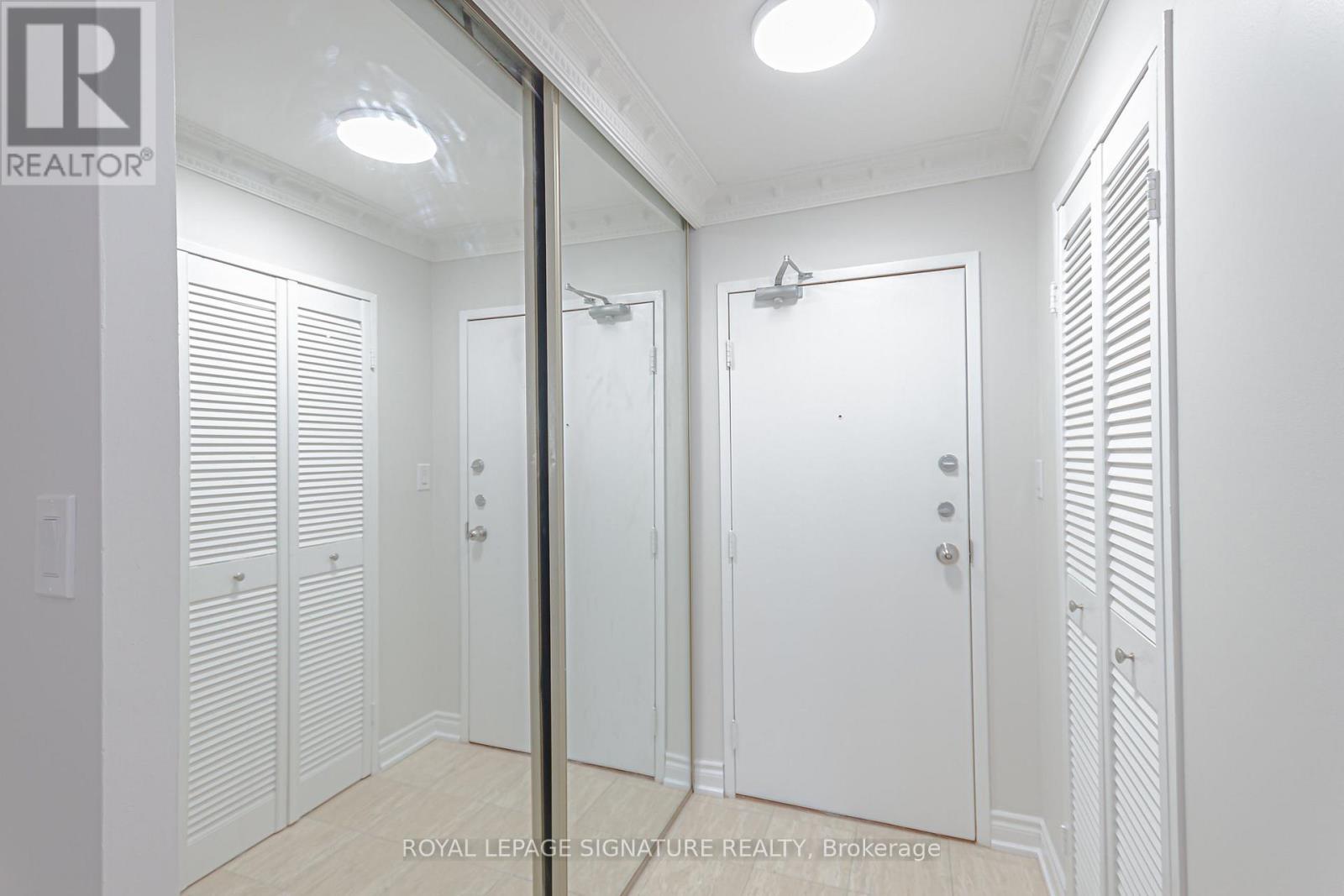 2205 - 50 Quebec Avenue, Toronto, Ontario  M6P 4B4 - Photo 3 - W14116576