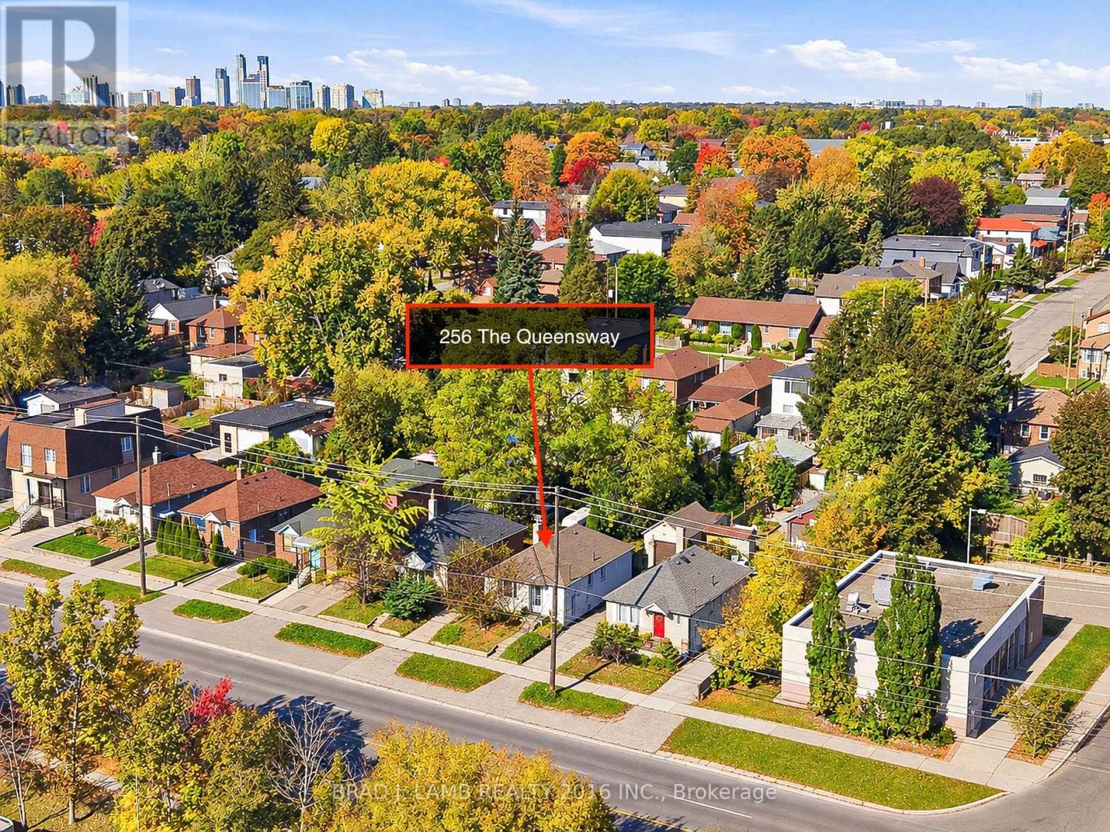 256 The Queensway, Toronto (Stonegate-Queensway), Ontario  M8Y 1J4 - Photo 2 - W14116580