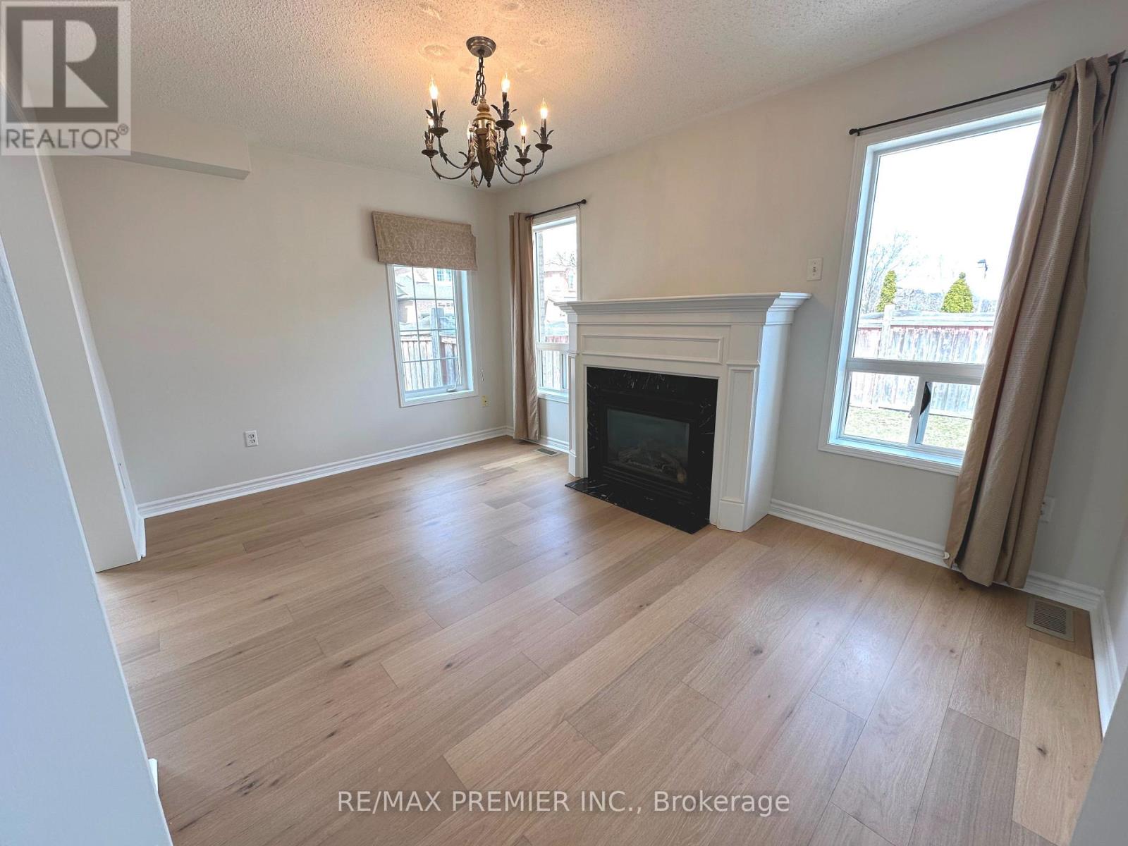 Main & 2nd - 29 Ewart Street, Caledon (Bolton North), Ontario  L7E 2V4 - Photo 7 - W14116680