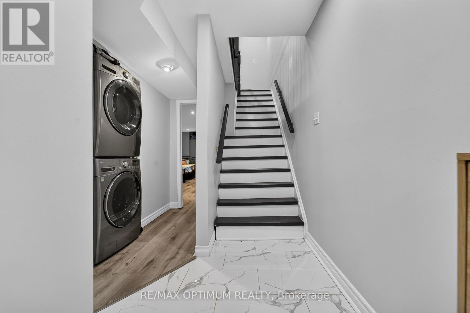 86 Sufi Crescent, Toronto, Ontario  M4A 2X2 - Photo 4 - C14116746