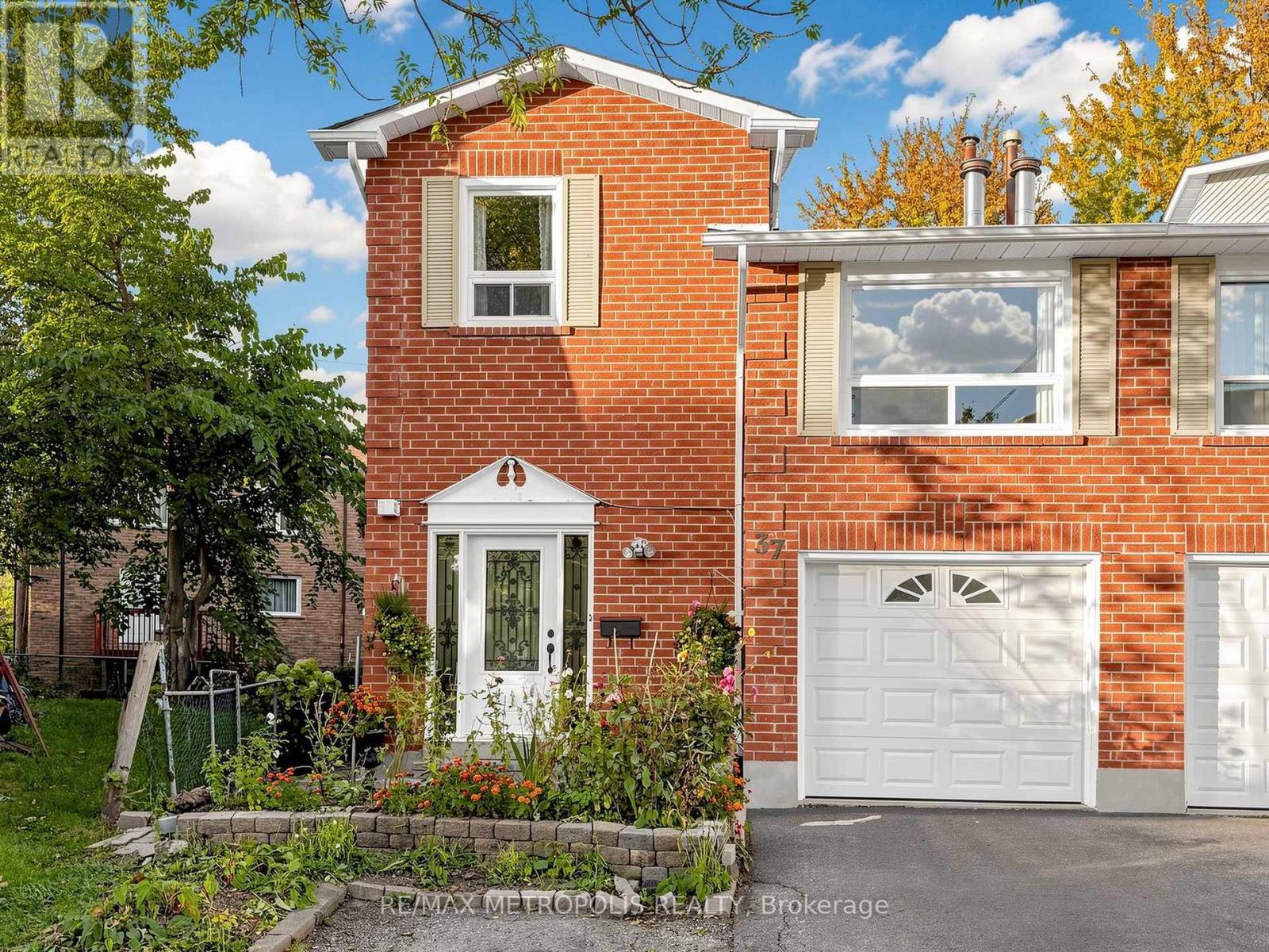 37 Levitt Court, Toronto, Ontario  M2R 3P8 - Photo 1 - C14116800
