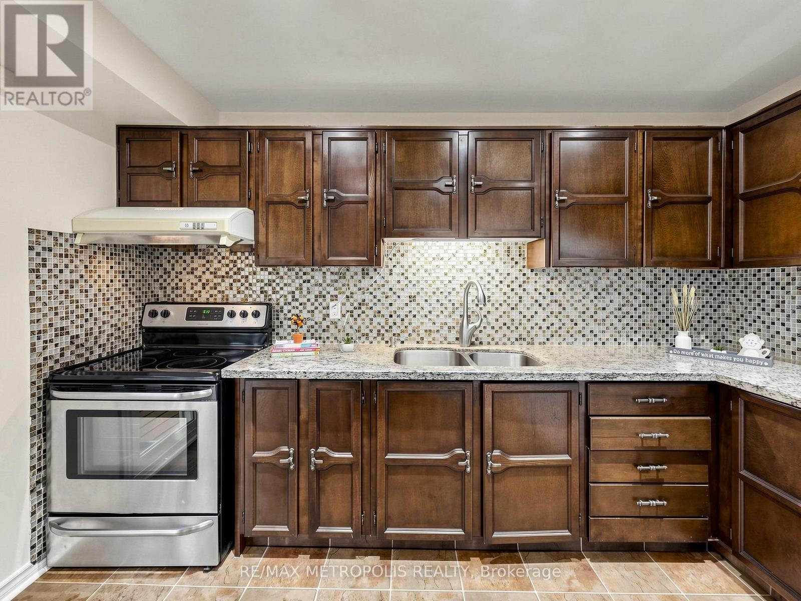 37 Levitt Court, Toronto, Ontario  M2R 3P8 - Photo 9 - C14116800