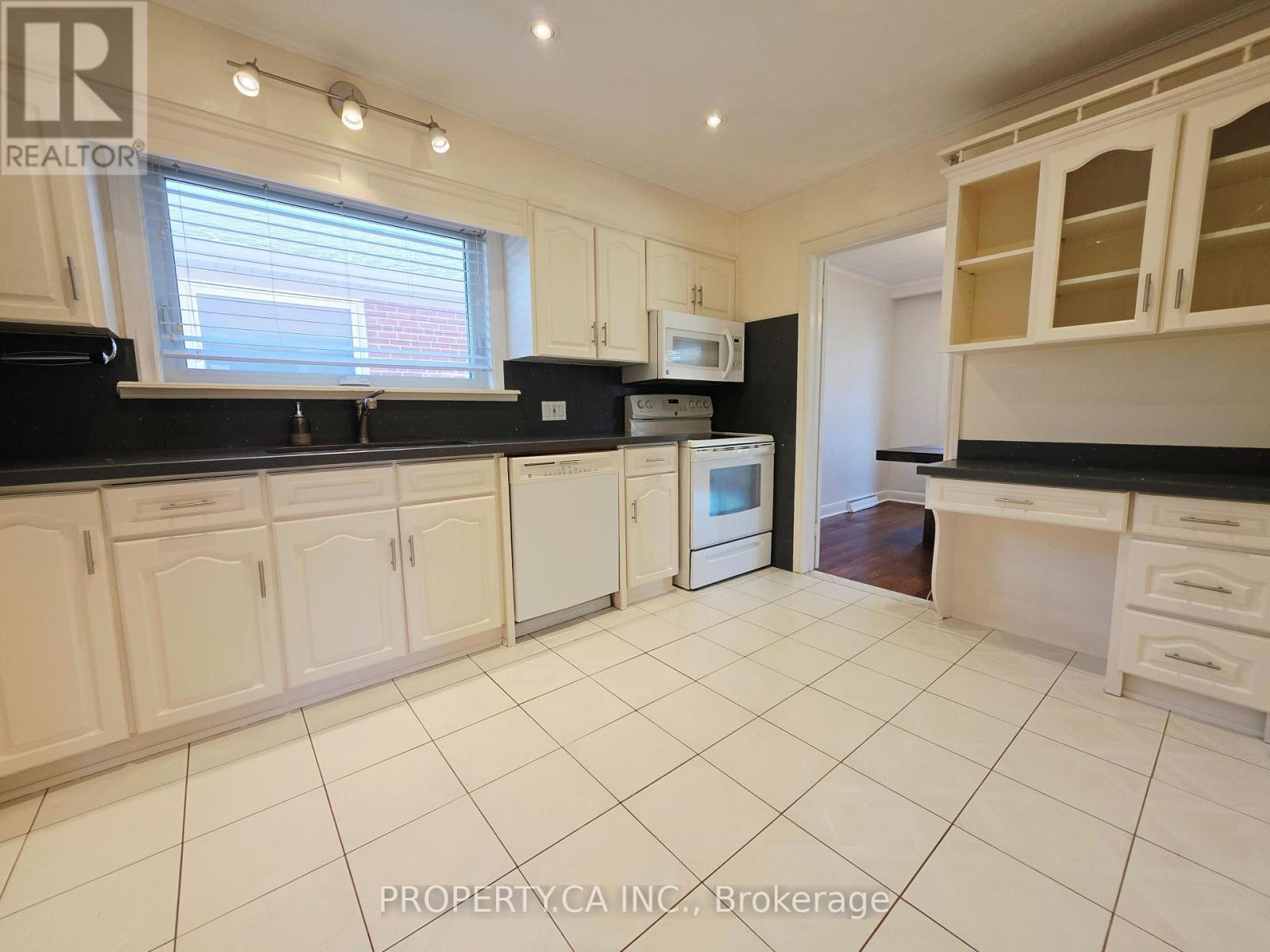 205 Searle Avenue, Toronto (Bathurst Manor), Ontario  M3H 4B6 - Photo 16 - C14116838