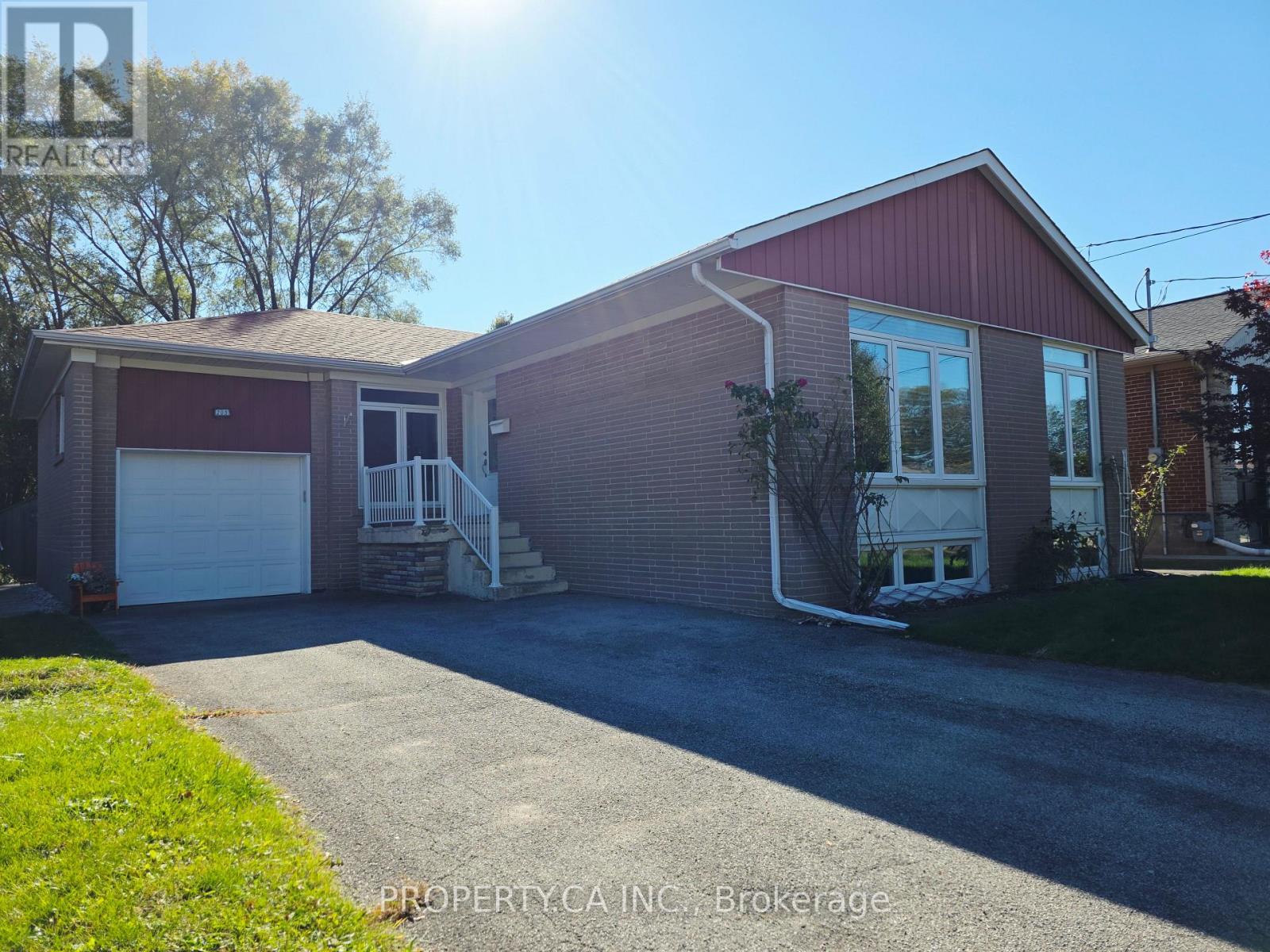 205 Searle Avenue, Toronto (Bathurst Manor), Ontario  M3H 4B6 - Photo 2 - C14116838