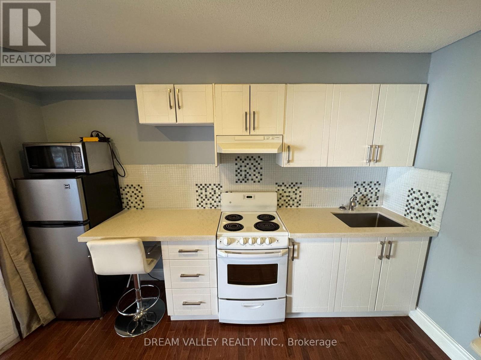 18 Wilkes Crescent, Toronto, Ontario  M1L 0B3 - Photo 7 - E14116712