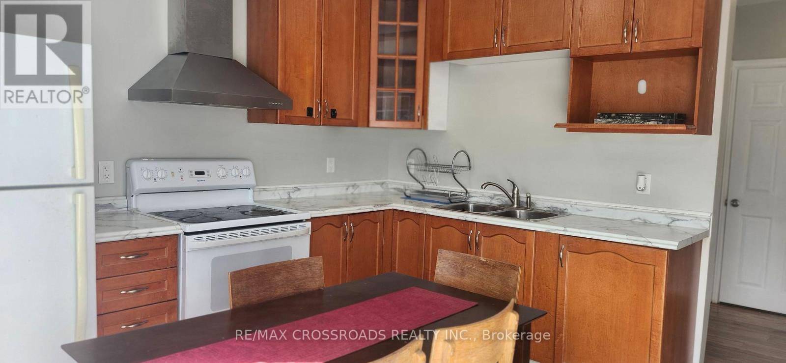 Front Unit-Main Floor - 220 Mcnaughton Avenue, Oshawa, Ontario  L1H 3B6 - Photo 3 - E14116844