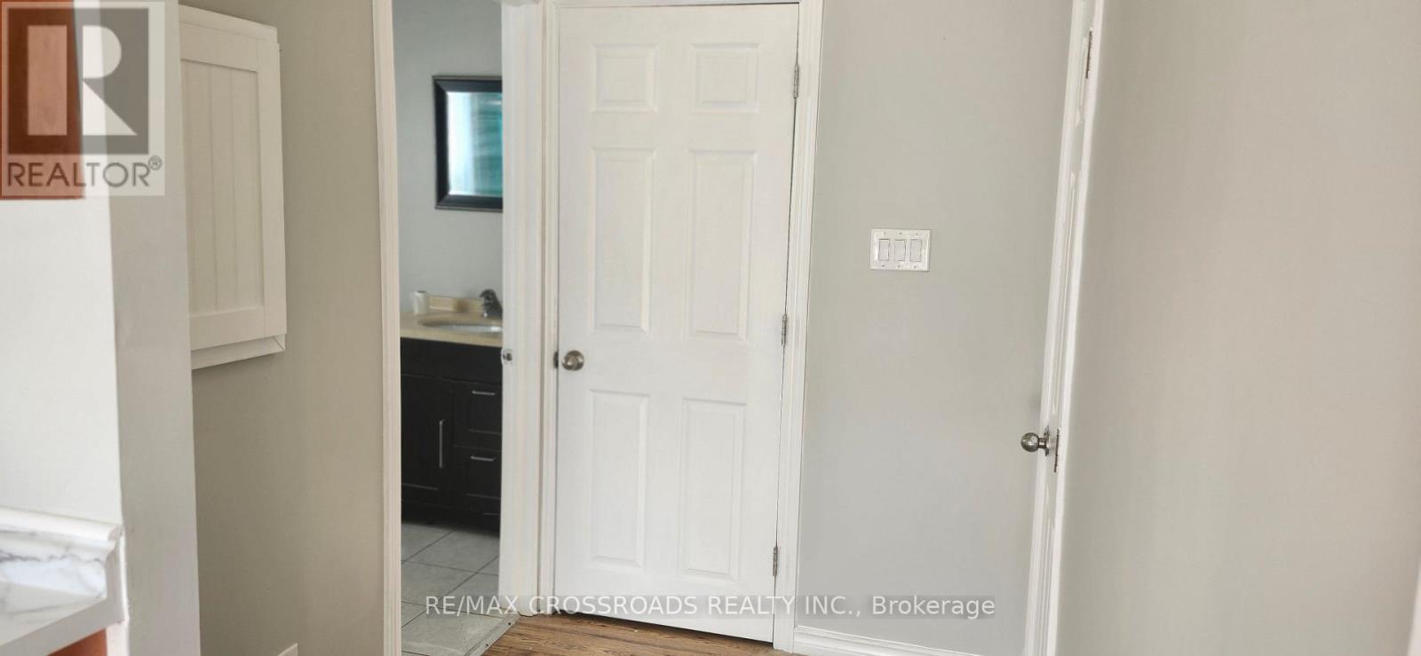 Front Unit-Main Floor - 220 Mcnaughton Avenue, Oshawa, Ontario  L1H 3B6 - Photo 6 - E14116844