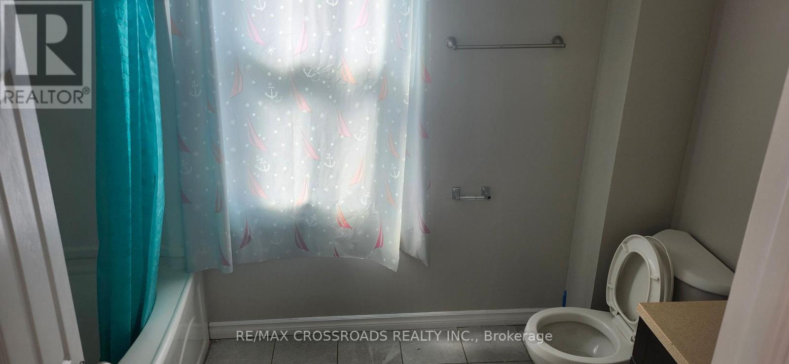 Front Unit-Main Floor - 220 Mcnaughton Avenue, Oshawa, Ontario  L1H 3B6 - Photo 8 - E14116844