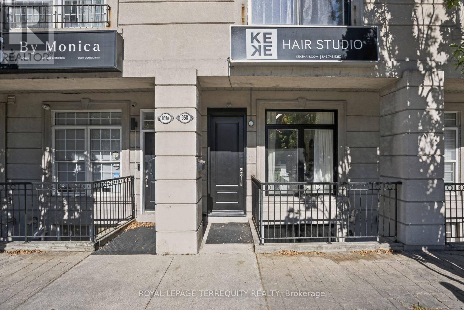 958 THE QUEENSWAY, Toronto, Ontario