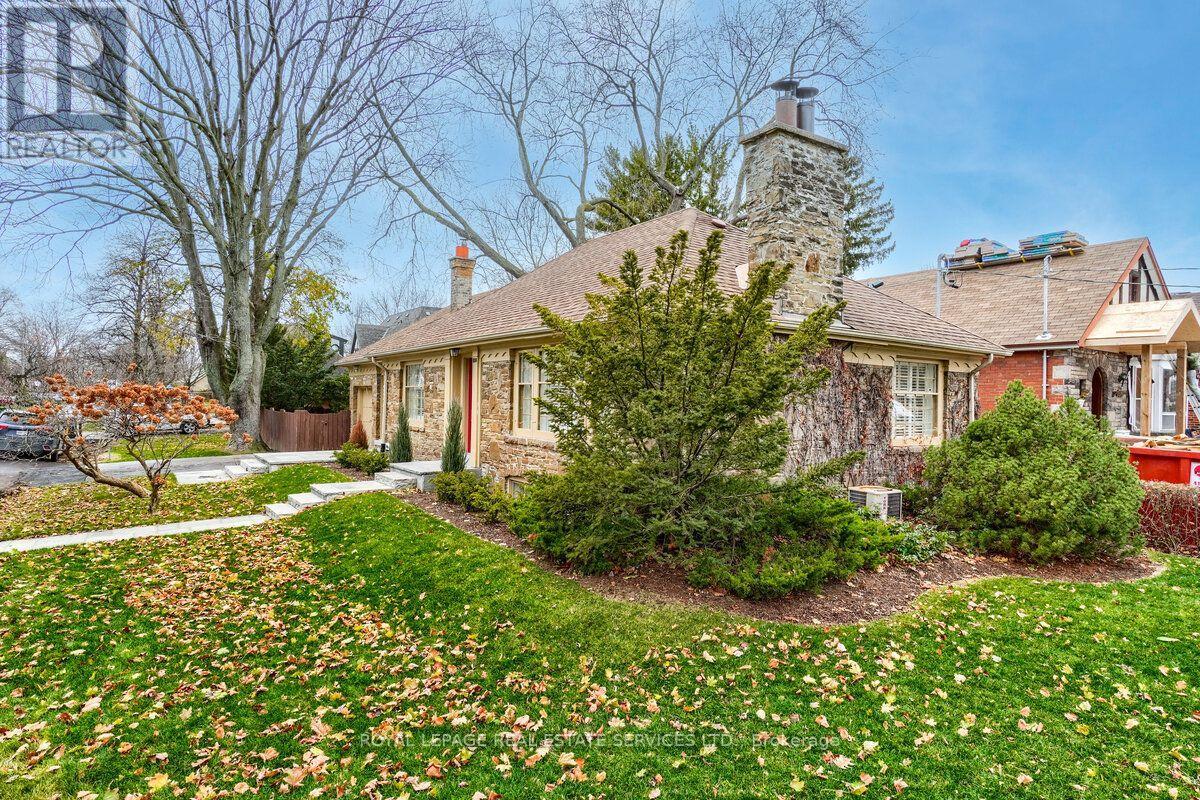 880 Royal York Road, Toronto, Ontario  M8Y 2V6 - Photo 2 - W14116798