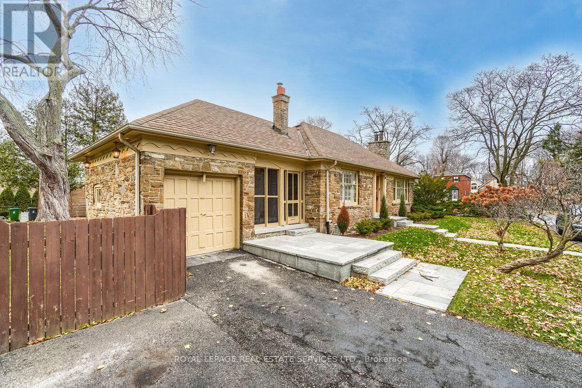 880 Royal York Road, Toronto, Ontario  M8Y 2V6 - Photo 3 - W14116798
