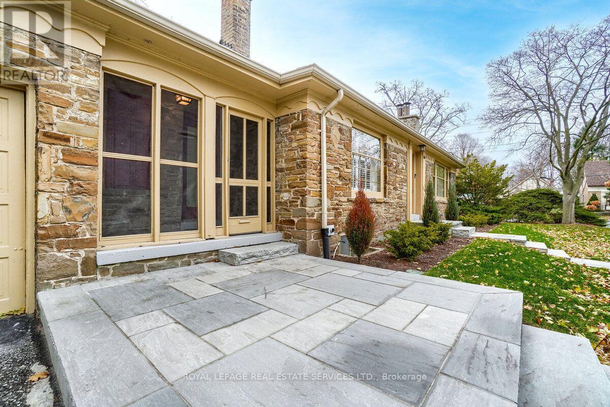 880 Royal York Road, Toronto, Ontario  M8Y 2V6 - Photo 4 - W14116798