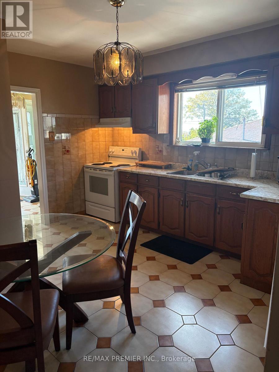 50 Deevale Road, Toronto, Ontario  M6M 1Z5 - Photo 3 - W14116836