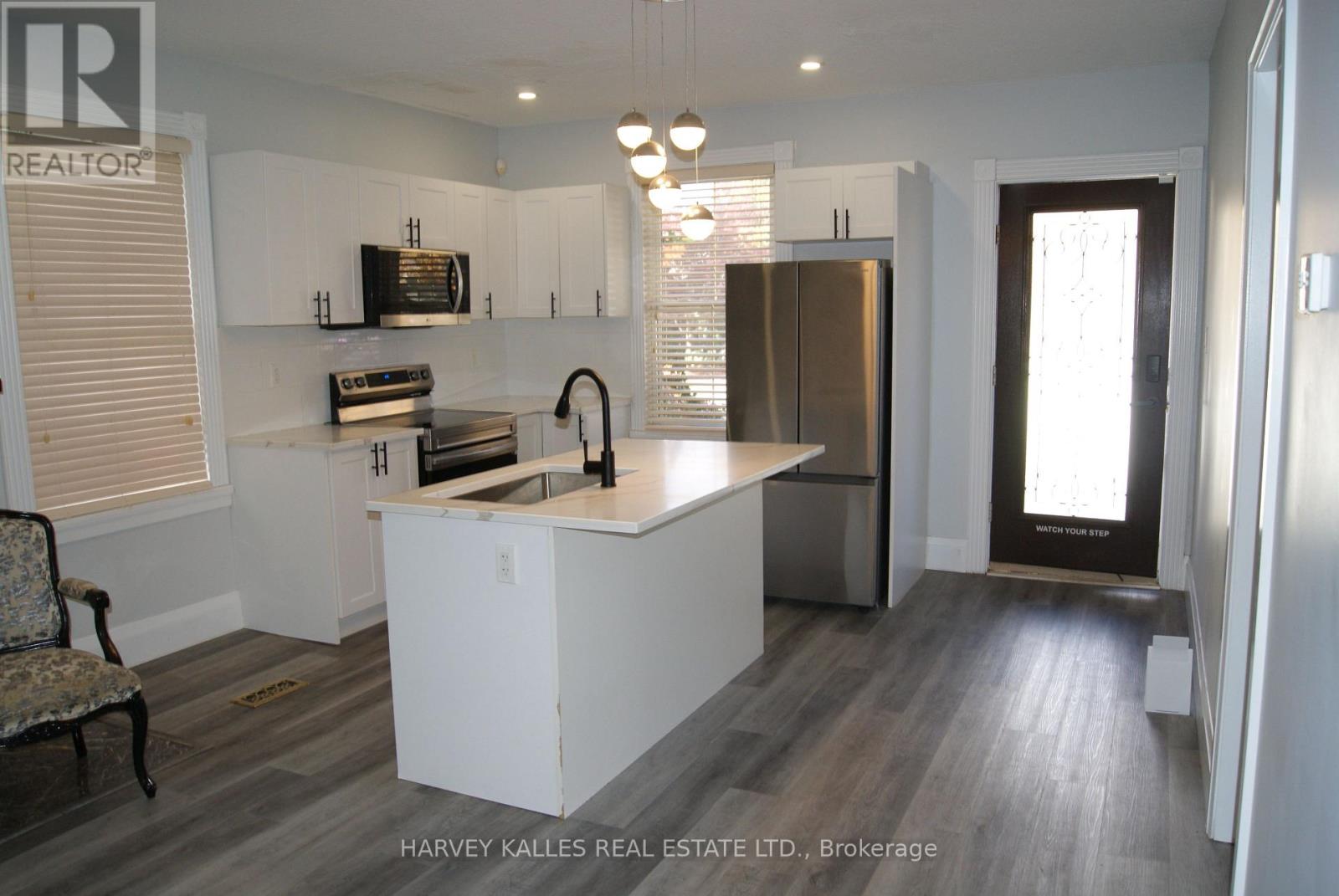 Main/back - 70 Centre Street W, Strathroy-Caradoc, Ontario  N7G 1T8 - Photo 2 - X14116752