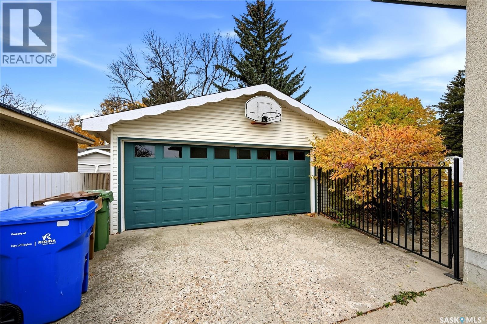 36 Atchison Crescent, Regina, Saskatchewan  S4R 5J9 - Photo 2 - SK051932